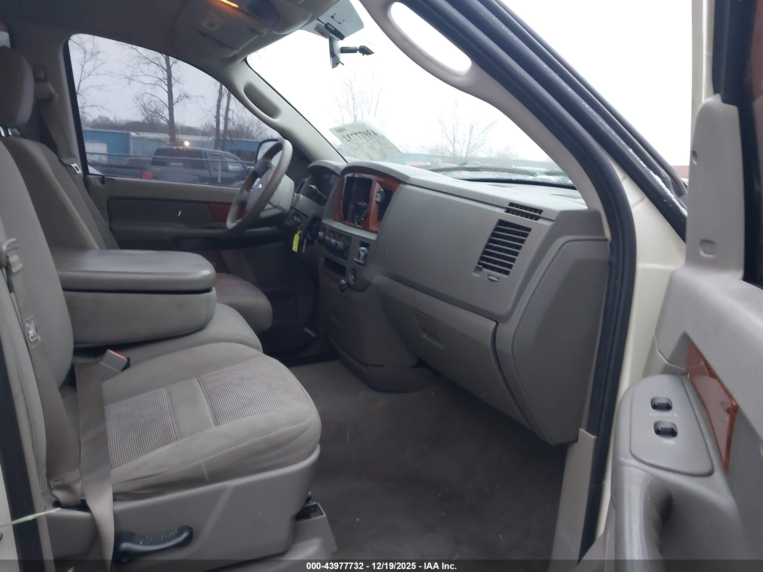 DODGE RAM image 5