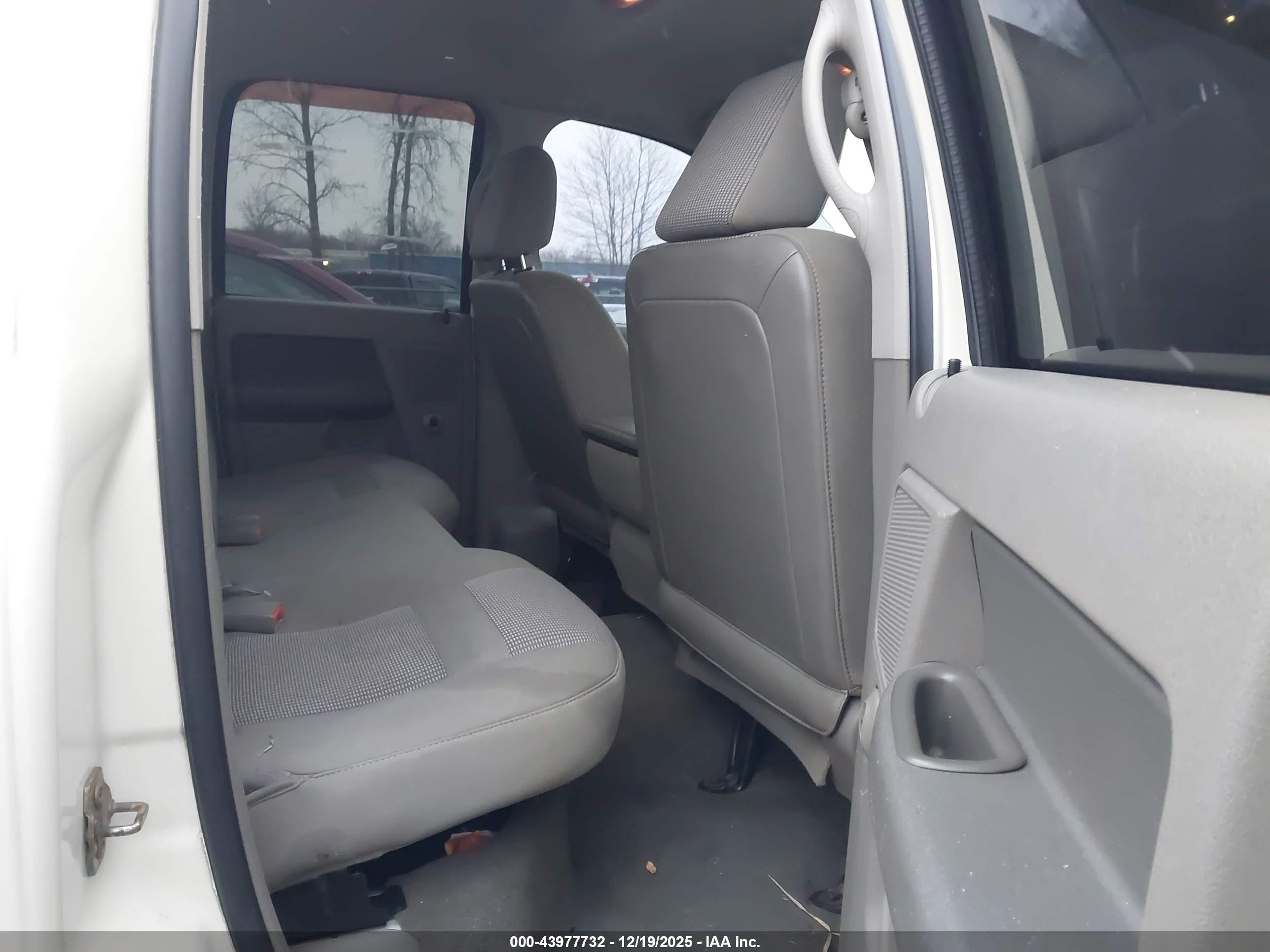 DODGE RAM image 8