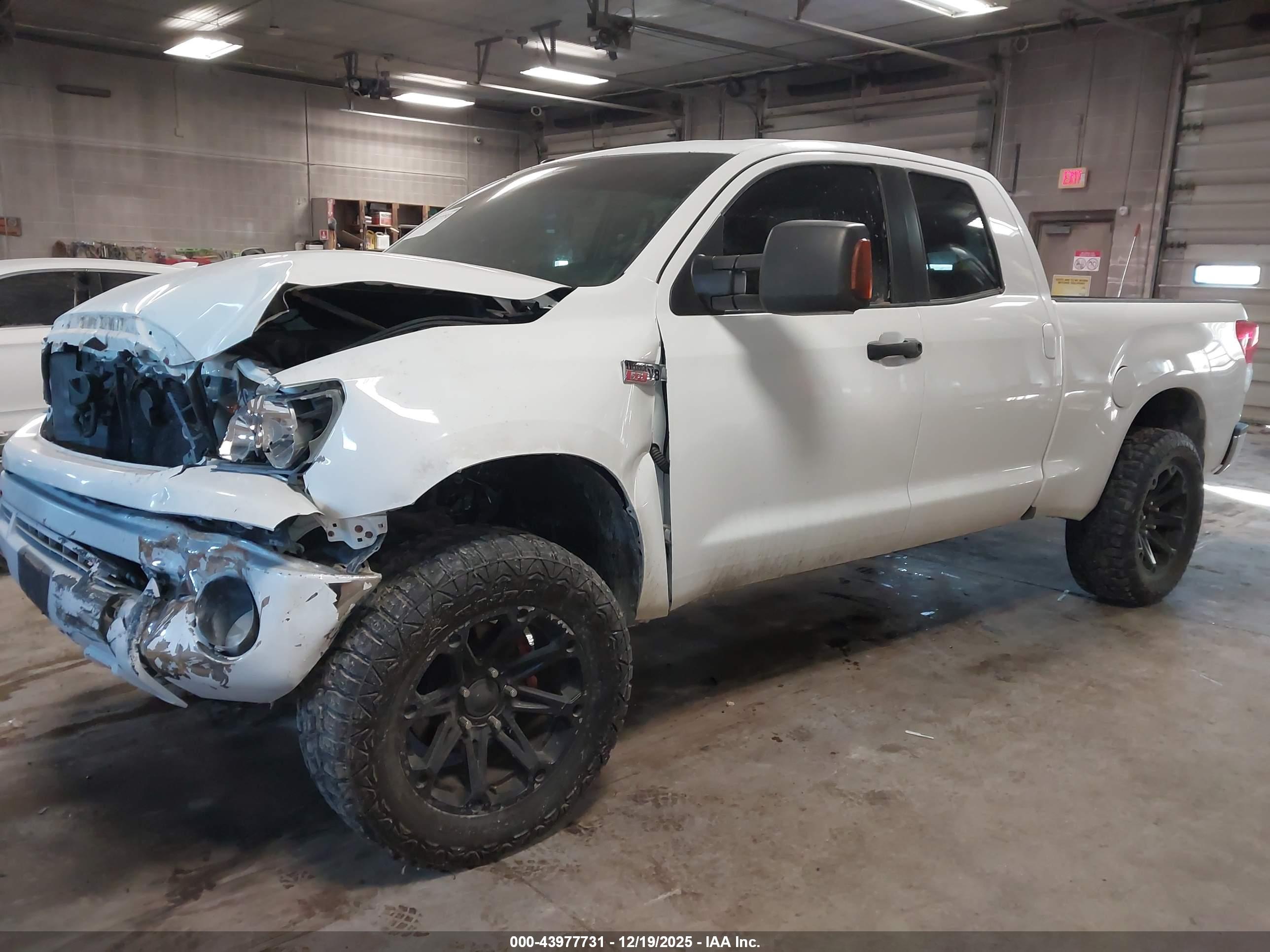 TOYOTA TUNDRA image 2