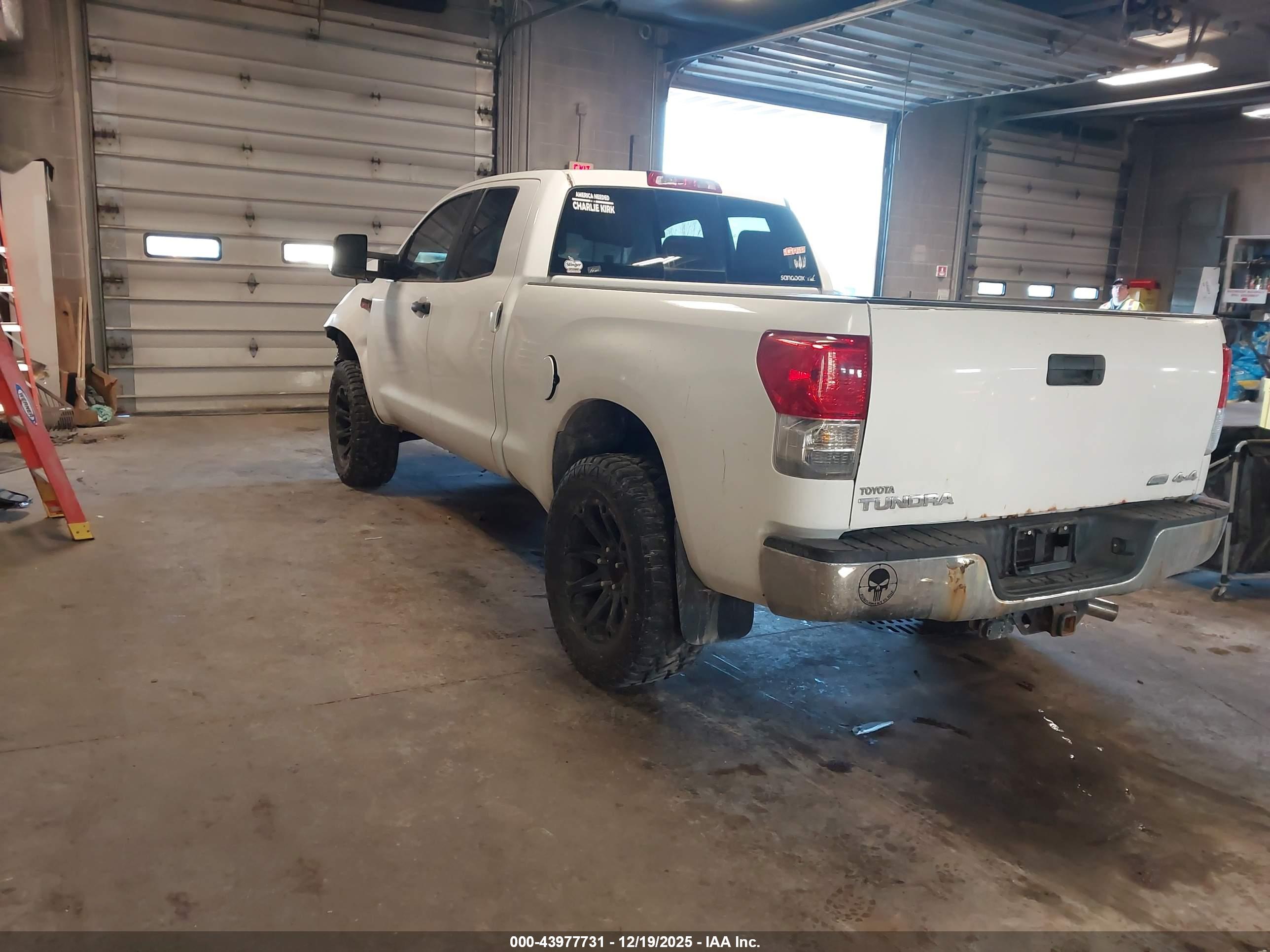 TOYOTA TUNDRA image 3