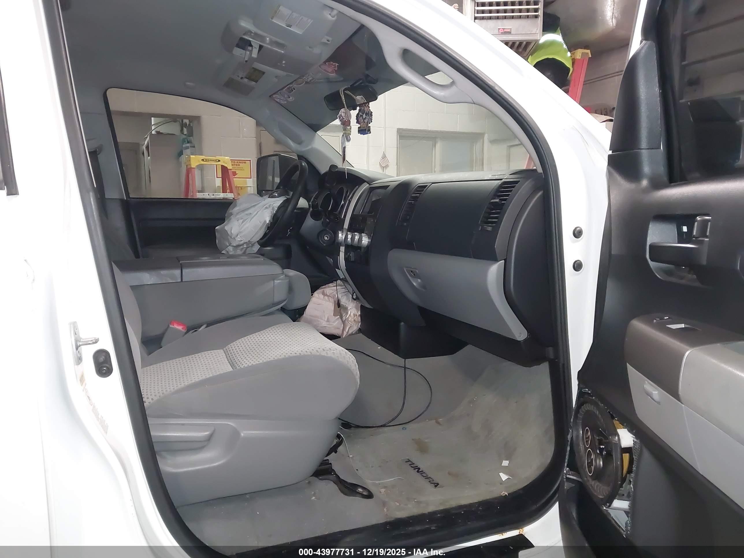 TOYOTA TUNDRA image 5