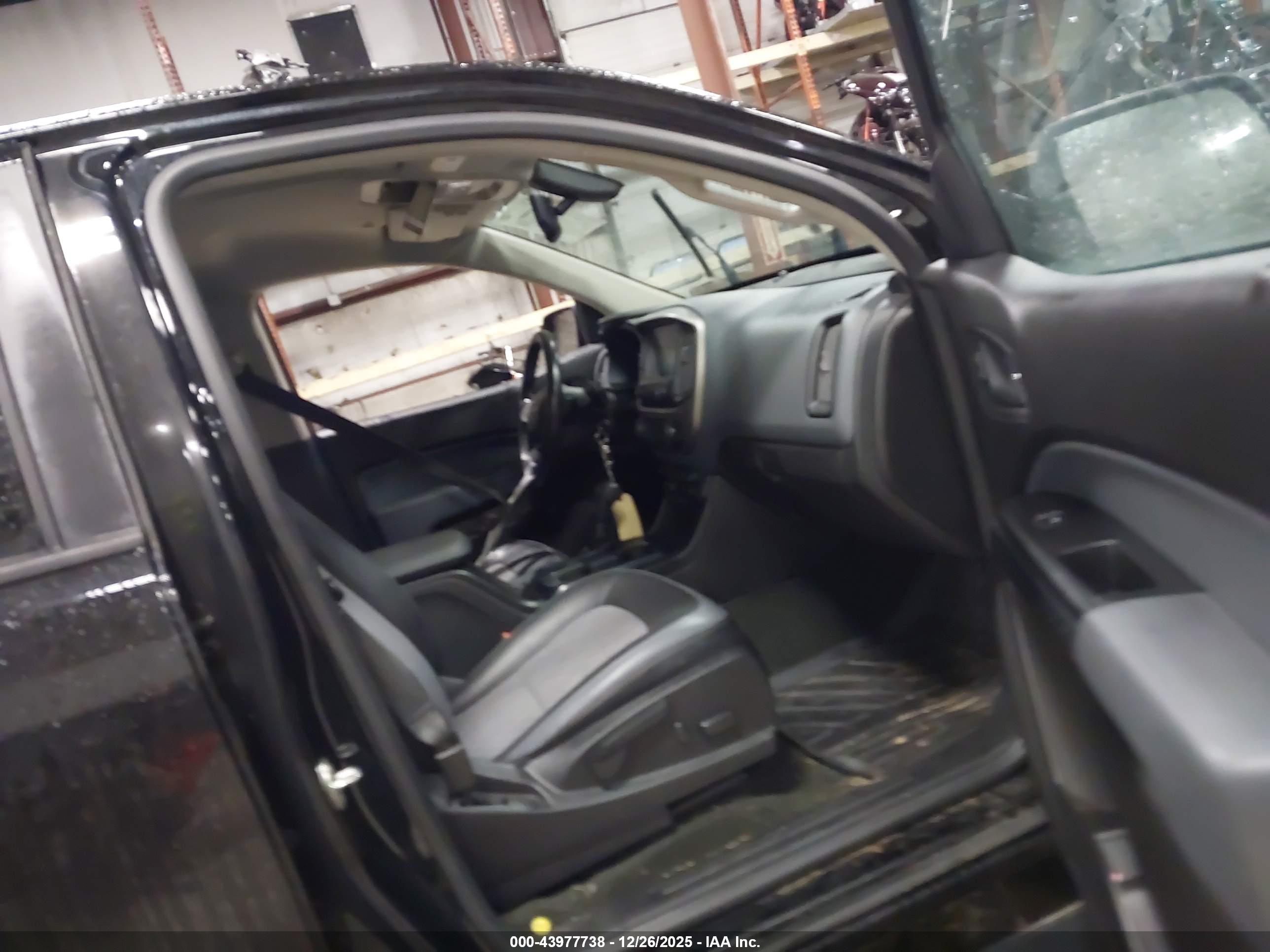 CHEVROLET COLORADO image 5