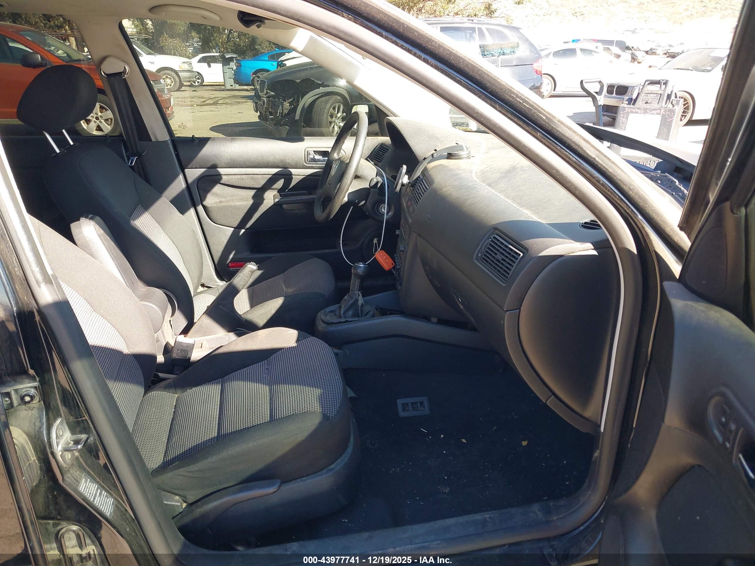 VOLKSWAGEN GOLF image 5