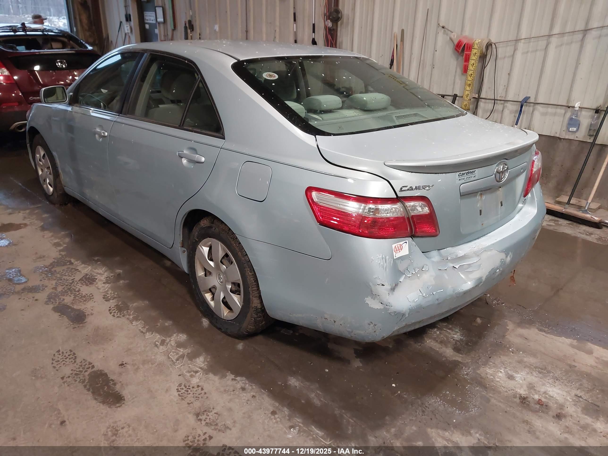 TOYOTA CAMRY image 3