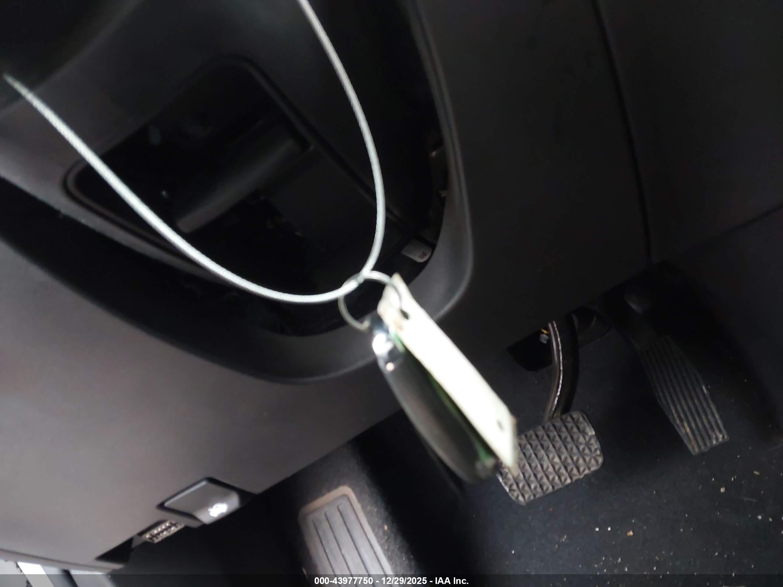 CHEVROLET EQUINOX image 11