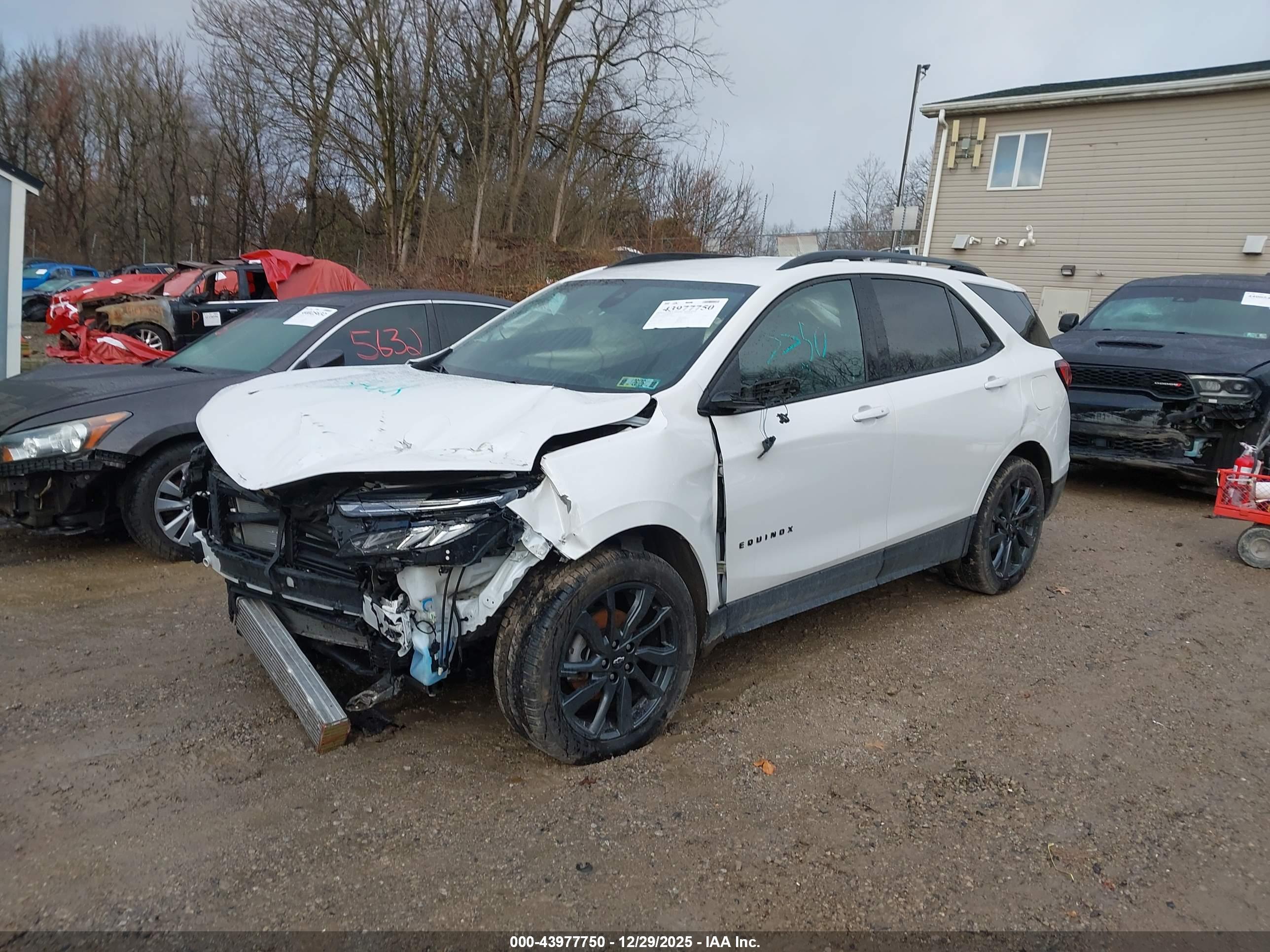 CHEVROLET EQUINOX image 2