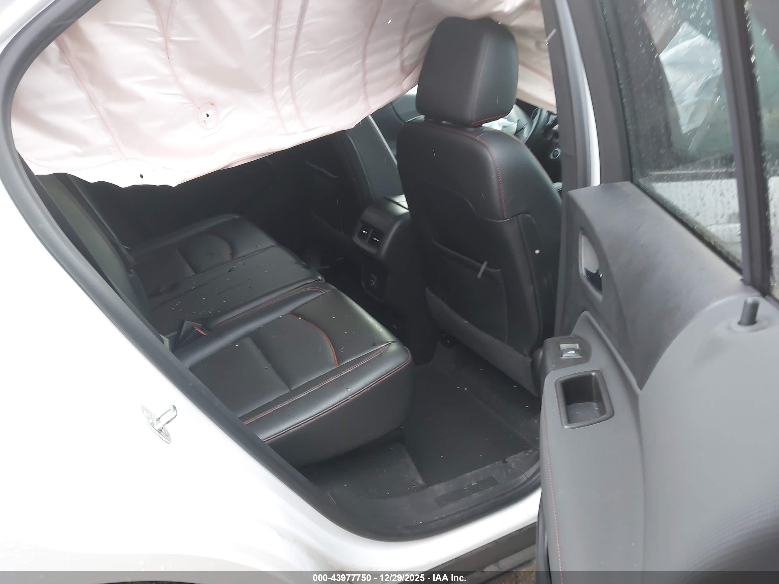 CHEVROLET EQUINOX image 8