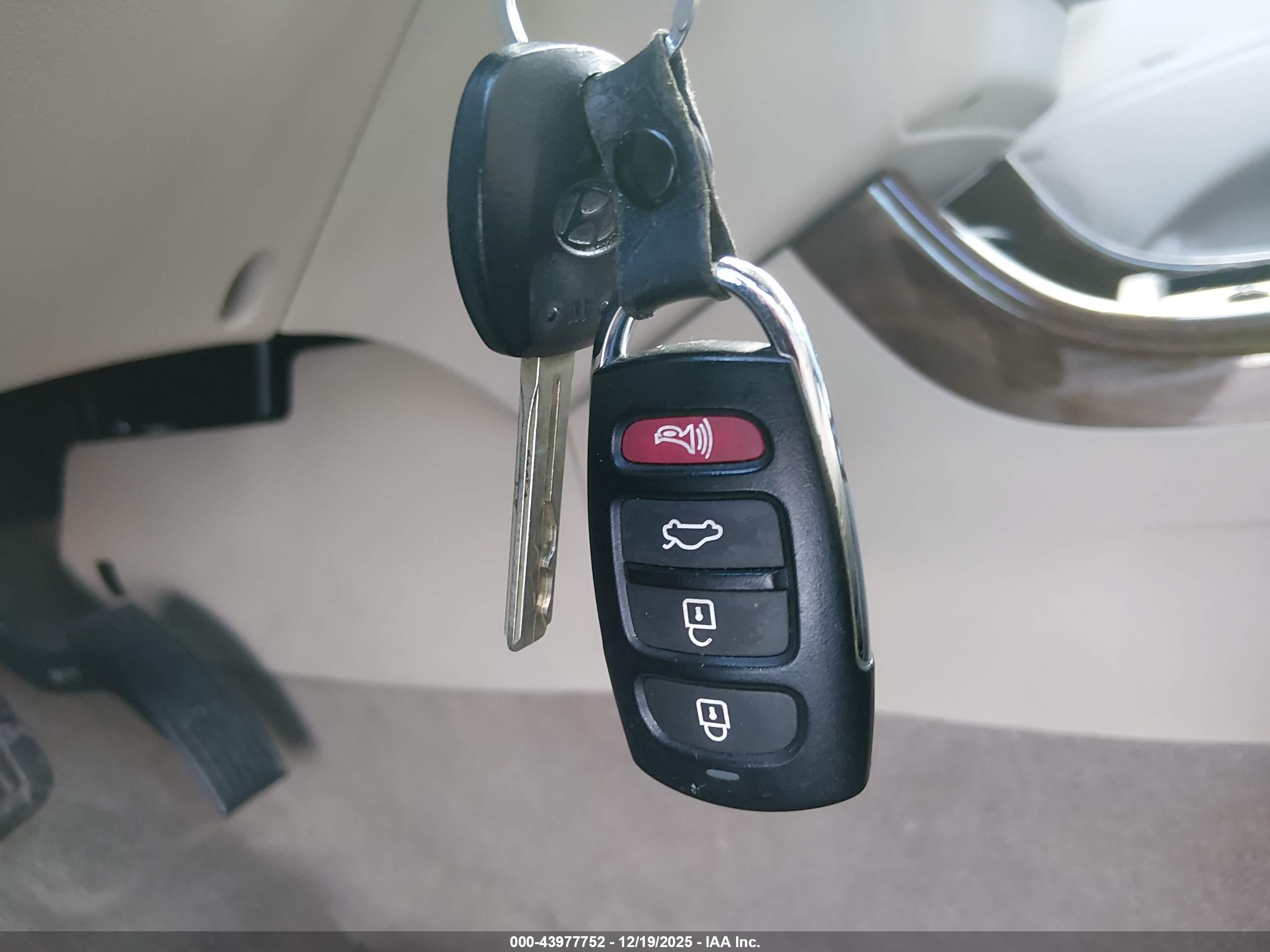 HYUNDAI AZERA image 11