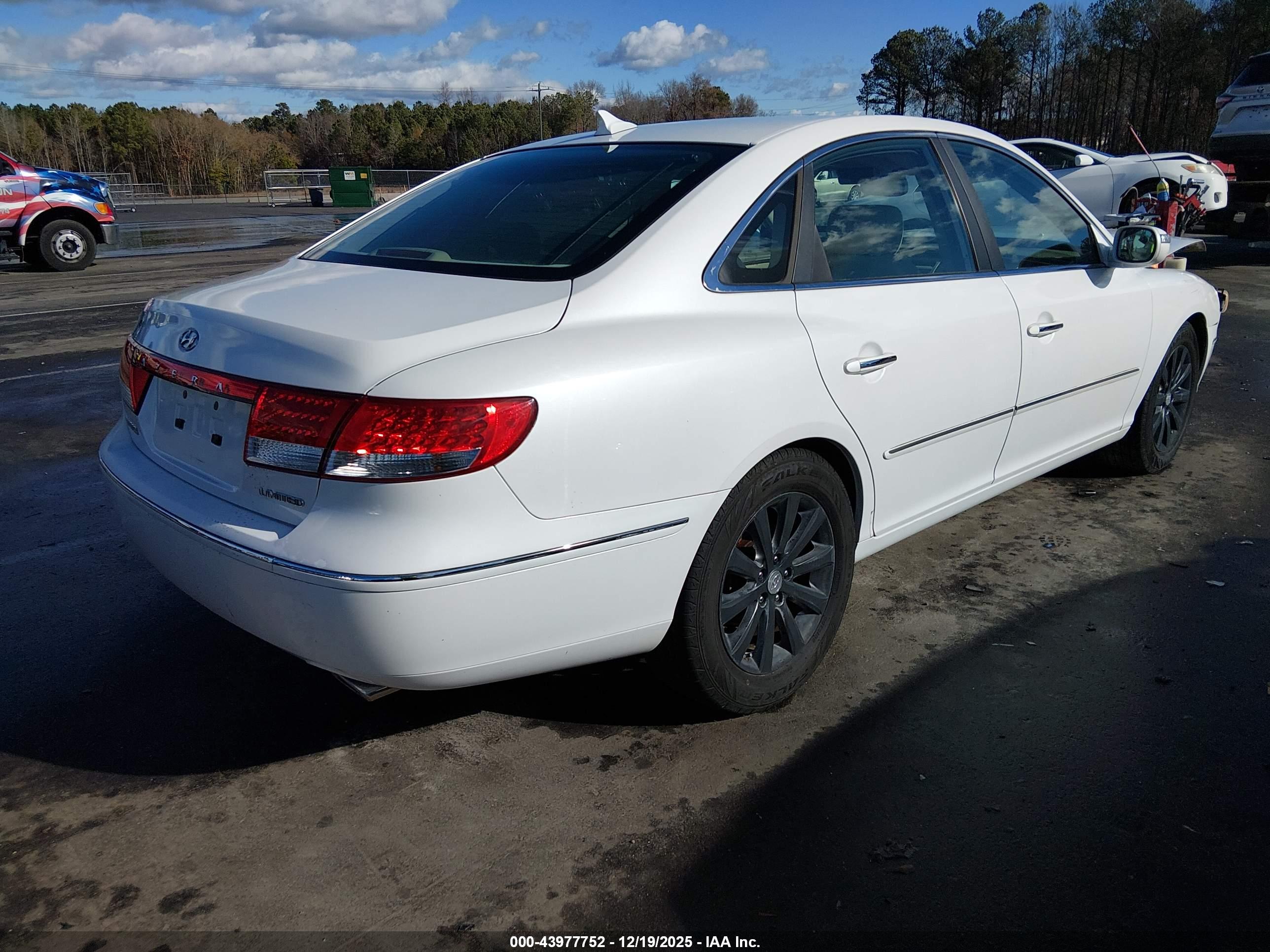 HYUNDAI AZERA image 4