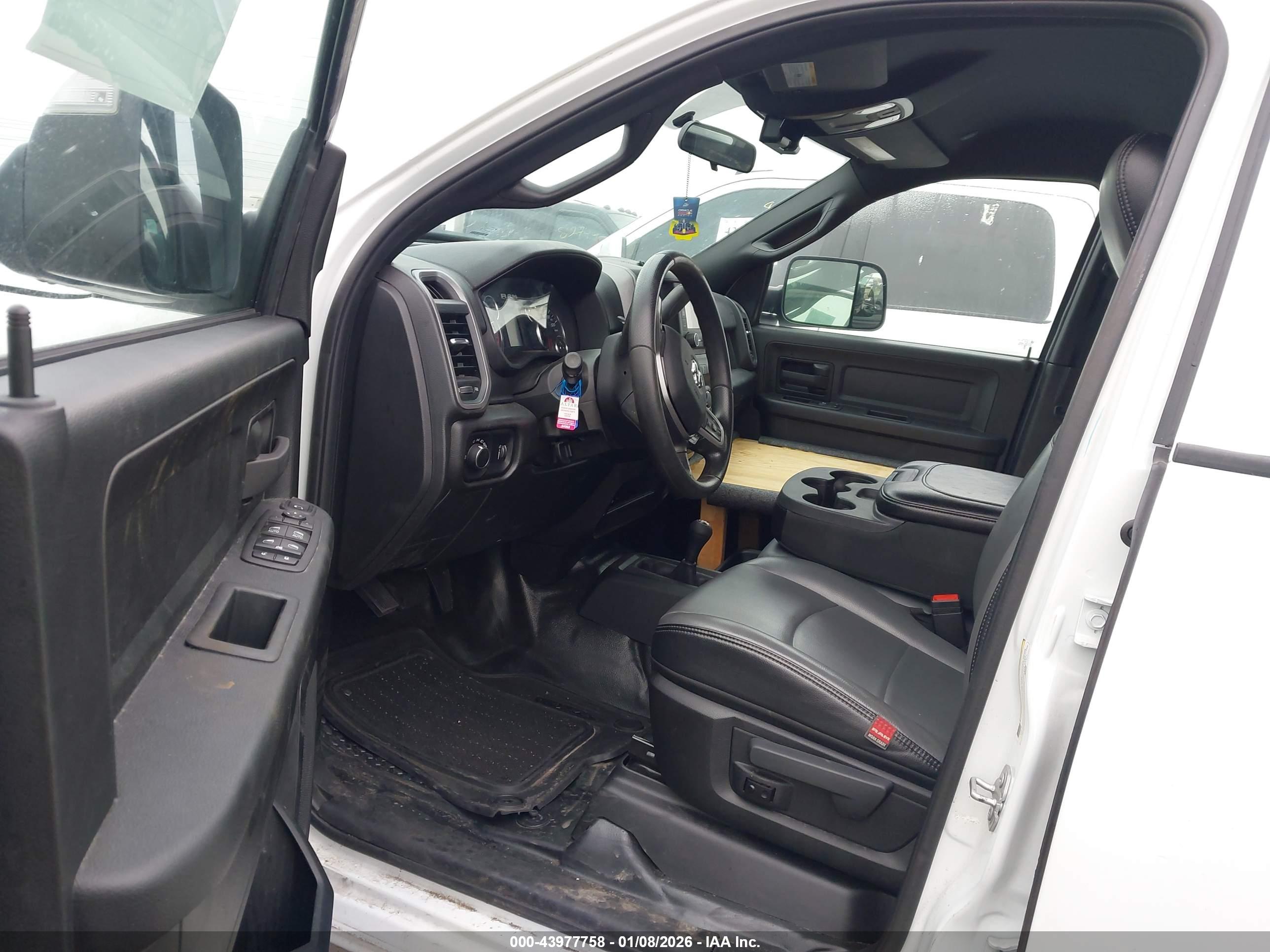 RAM 3500 image 8