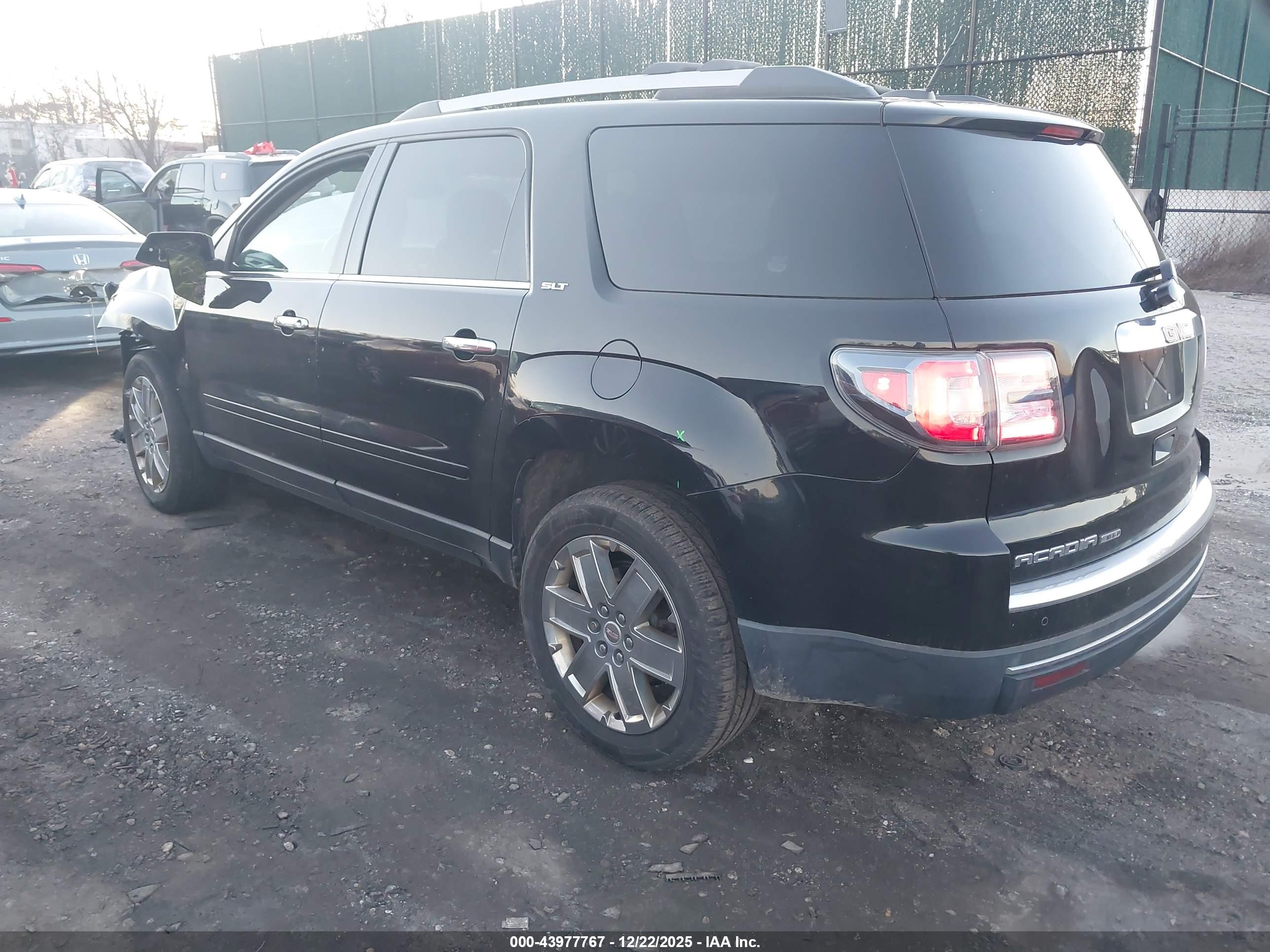 GMC ACADIA image 3