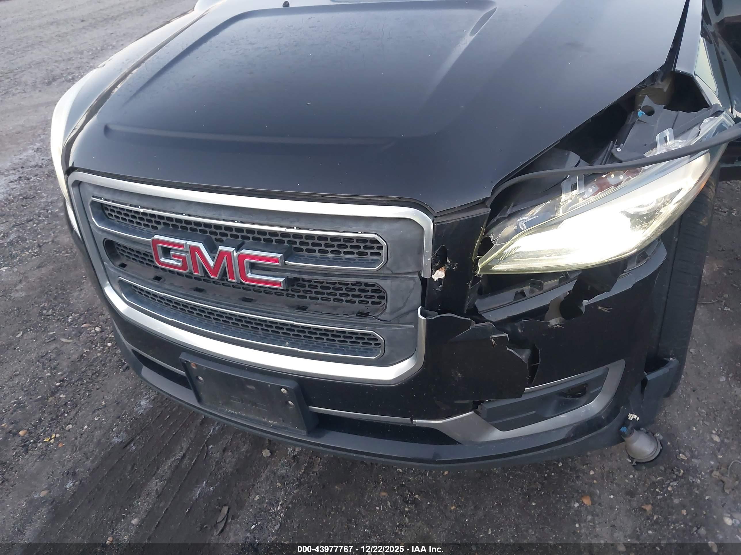 GMC ACADIA image 6