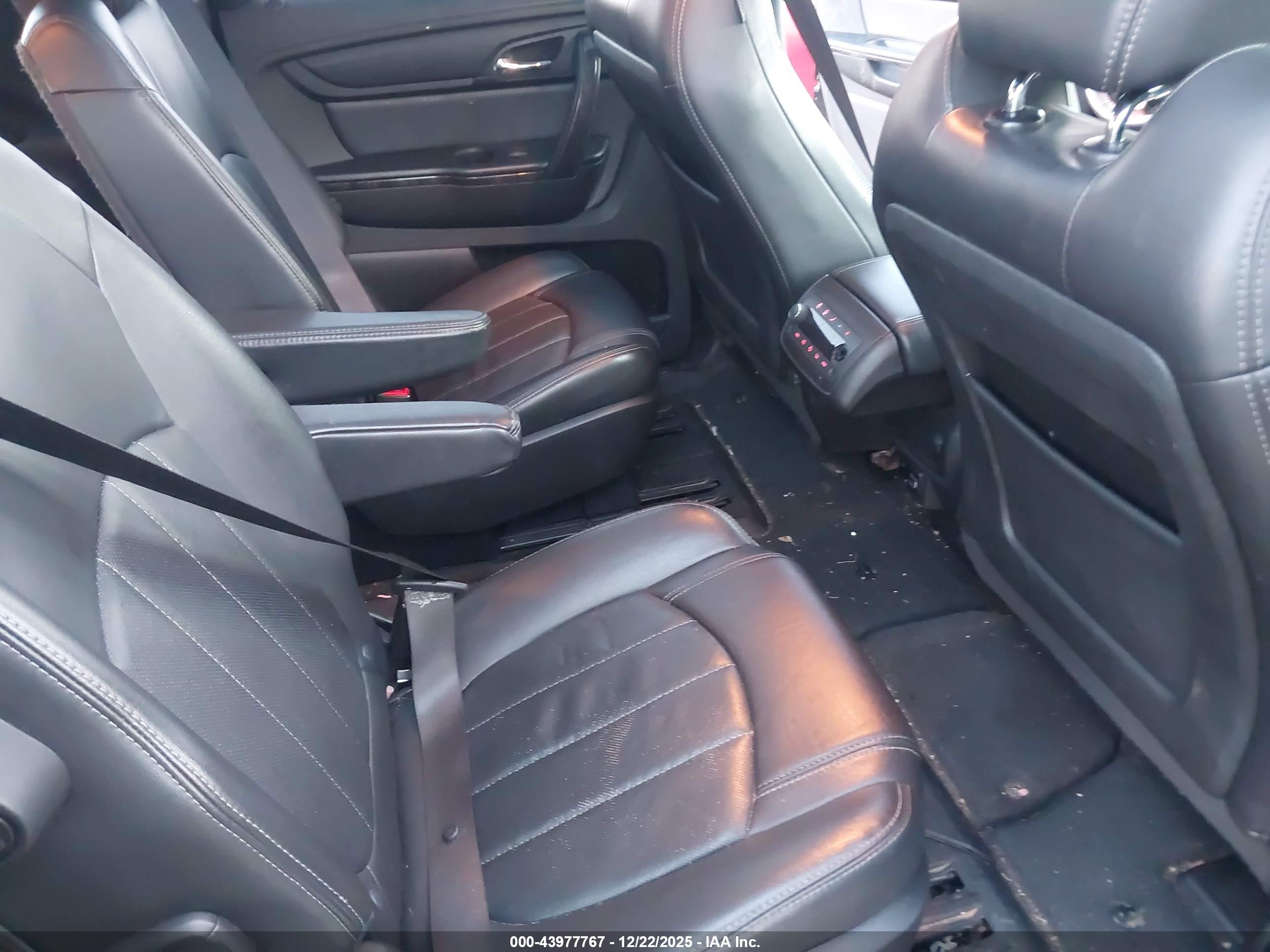 GMC ACADIA image 8