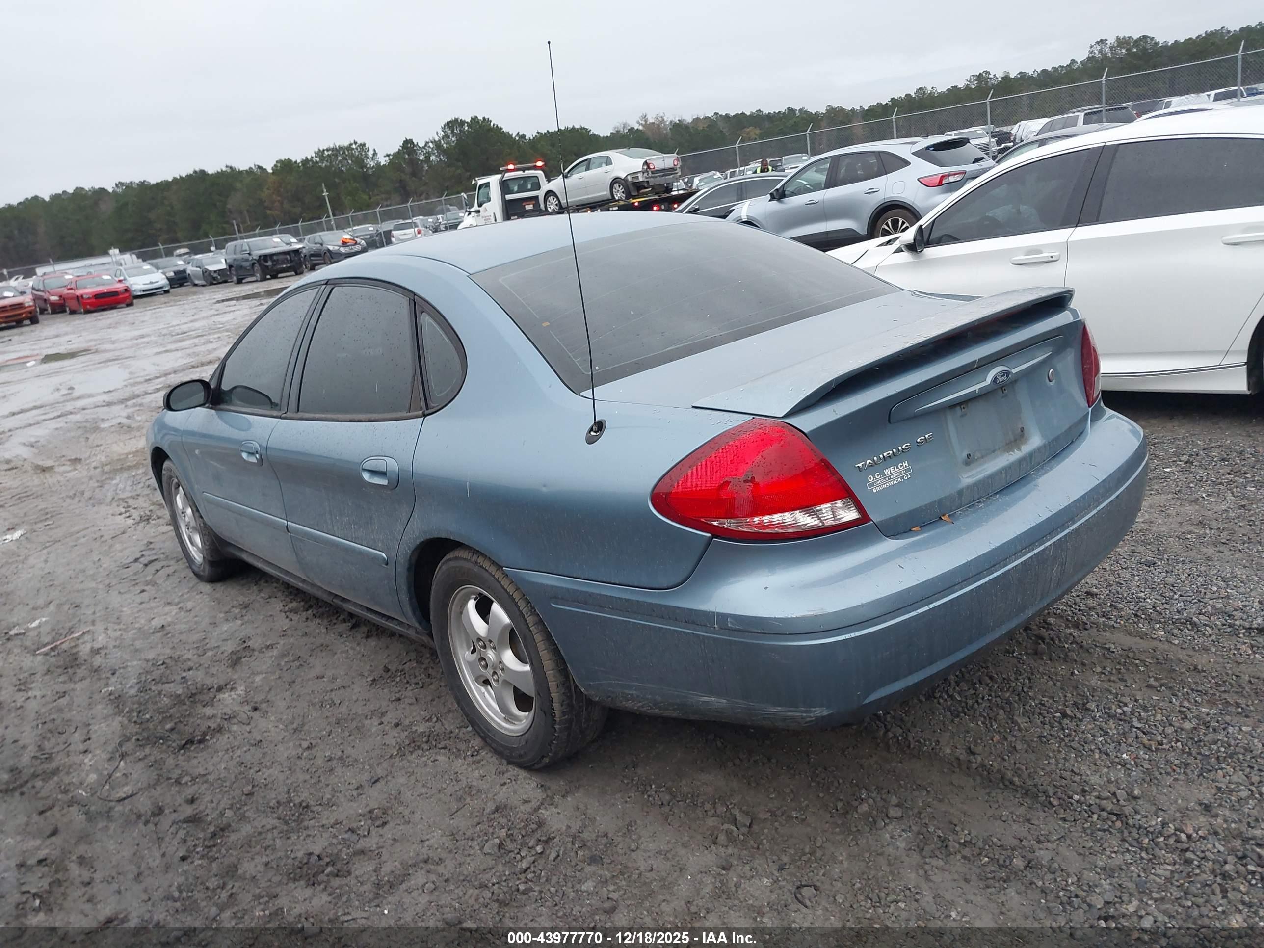 FORD TAURUS image 3