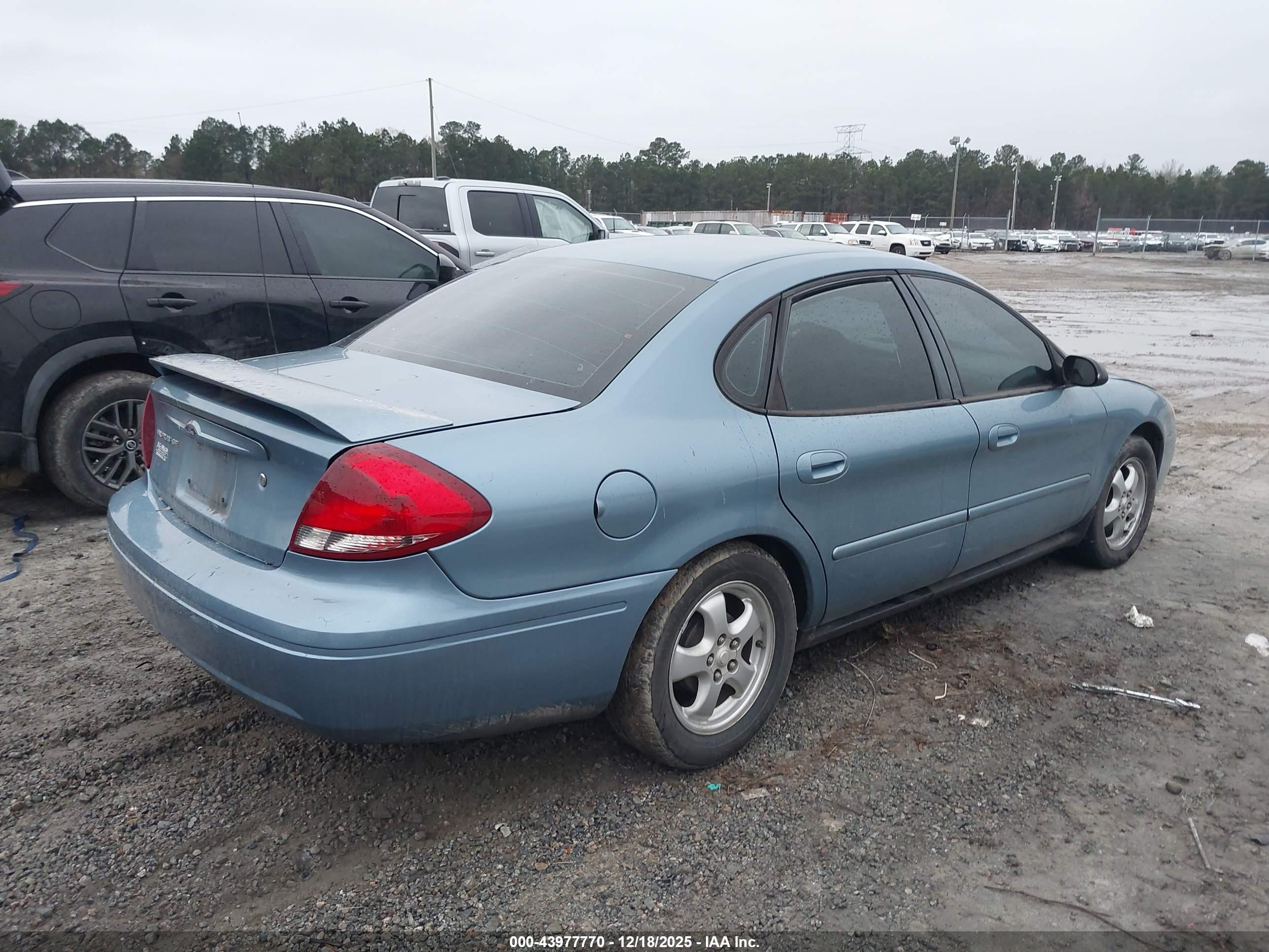 FORD TAURUS image 4