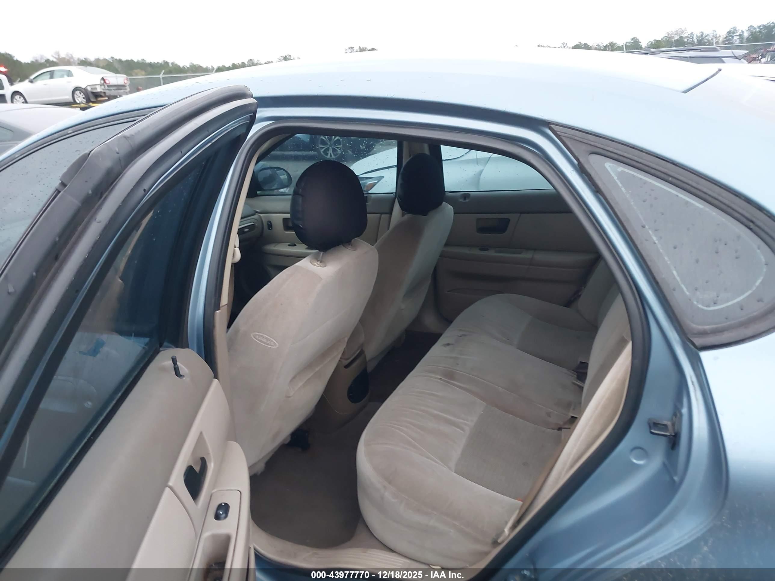 FORD TAURUS image 8
