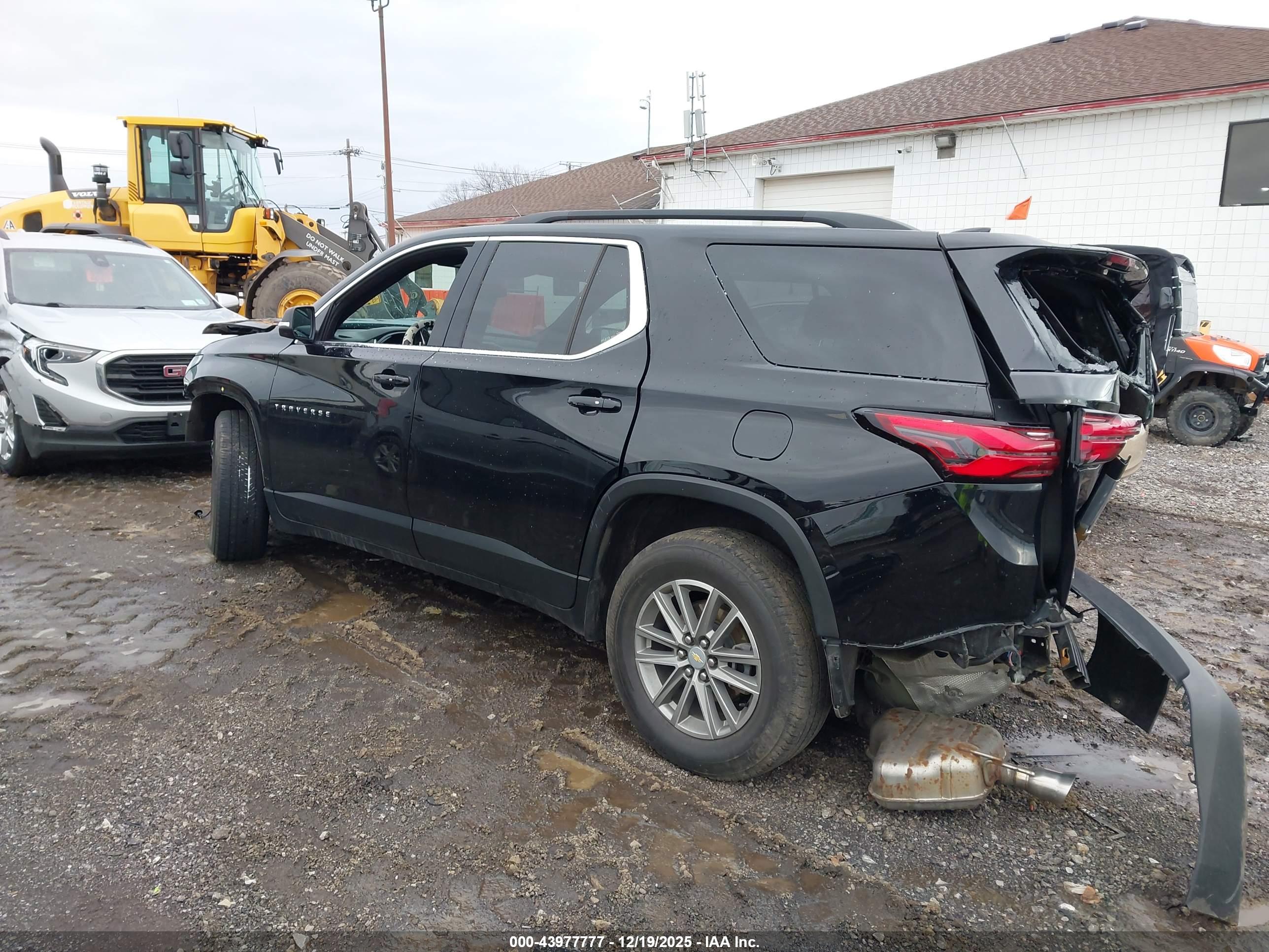 CHEVROLET TRAVERSE image 3