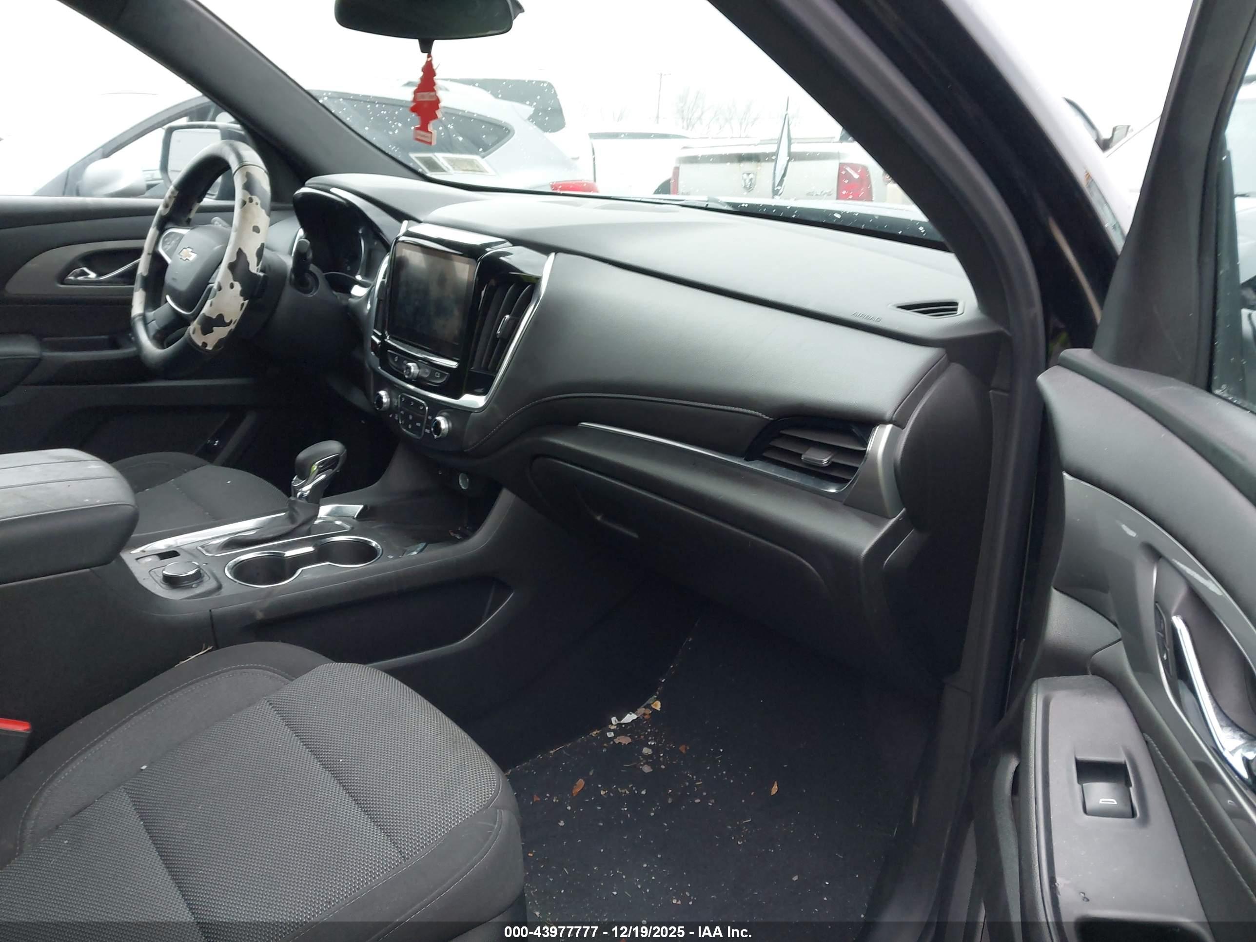 CHEVROLET TRAVERSE image 5