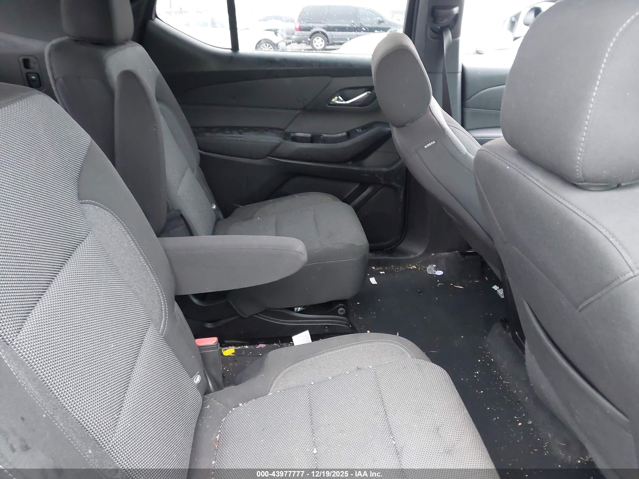 CHEVROLET TRAVERSE image 8