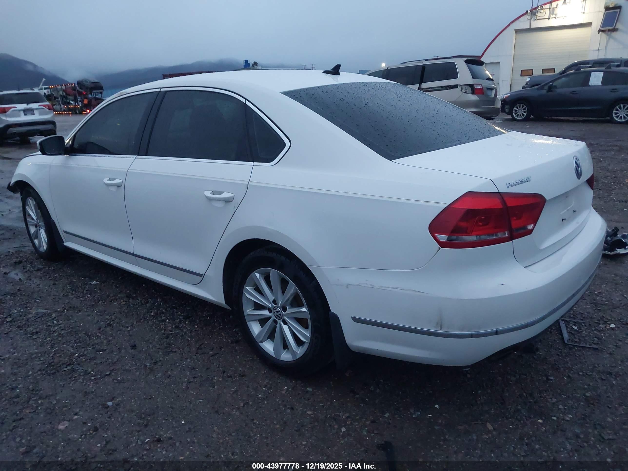 VOLKSWAGEN PASSAT image 3