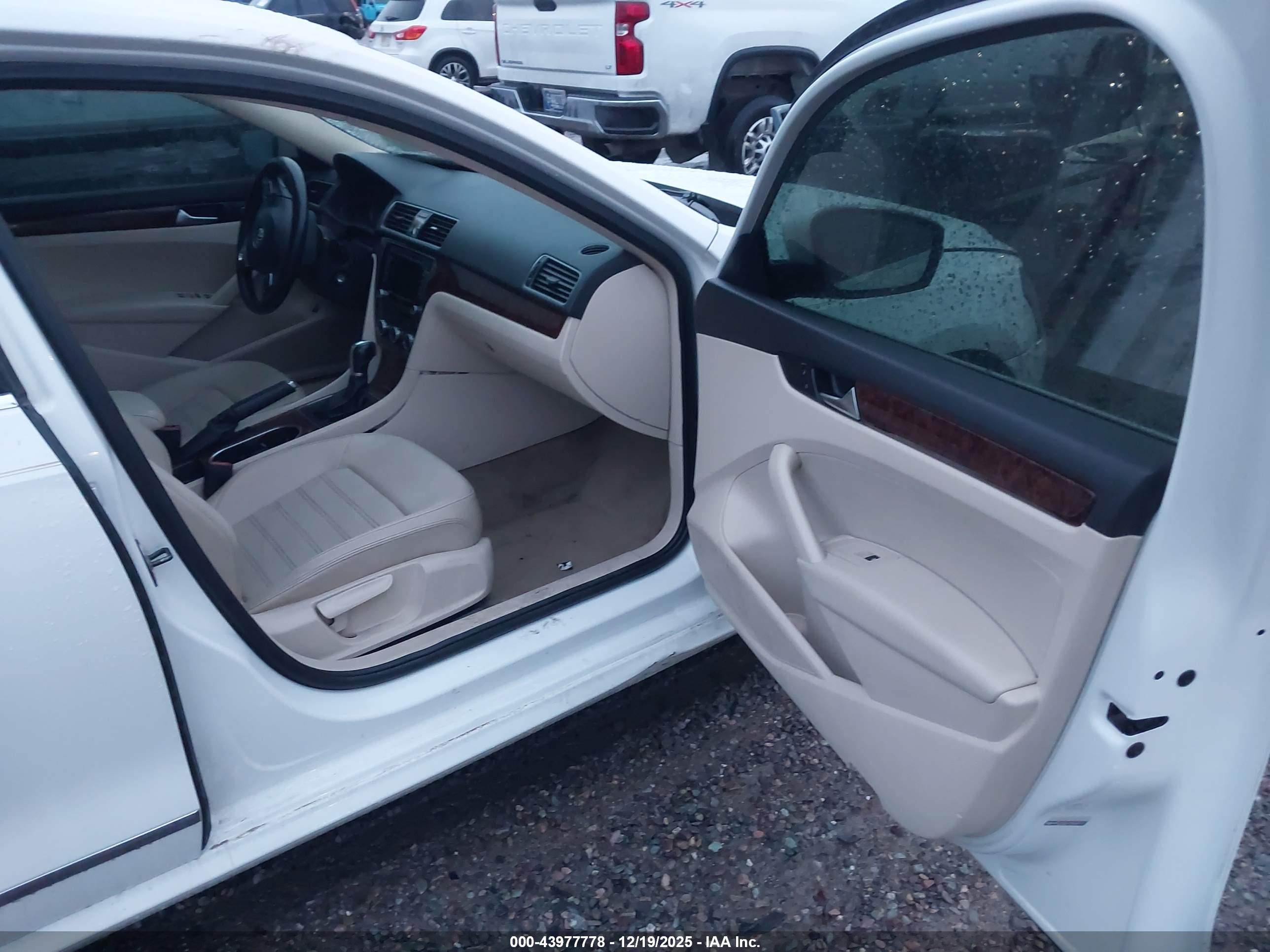 VOLKSWAGEN PASSAT image 5