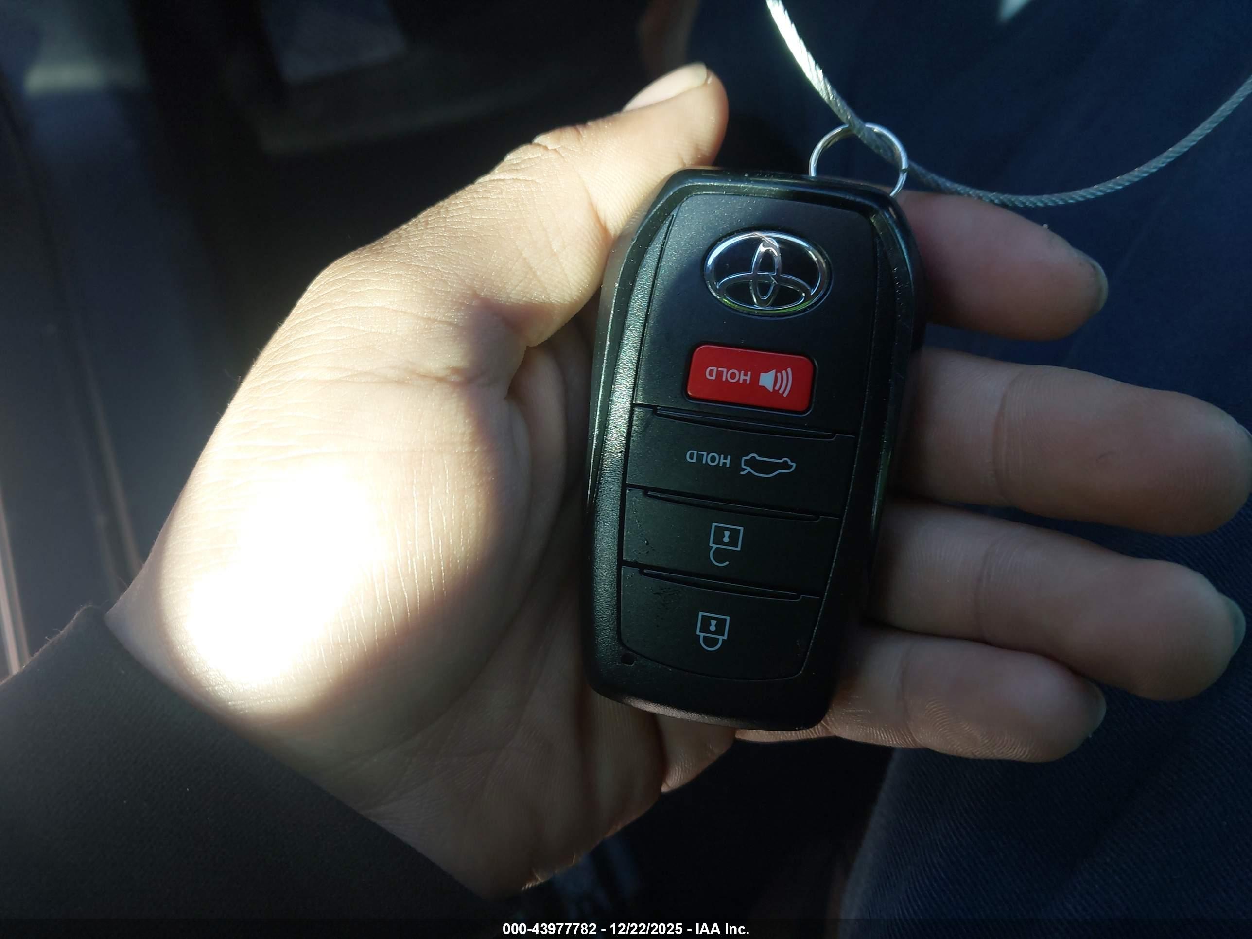 TOYOTA CAMRY image 11