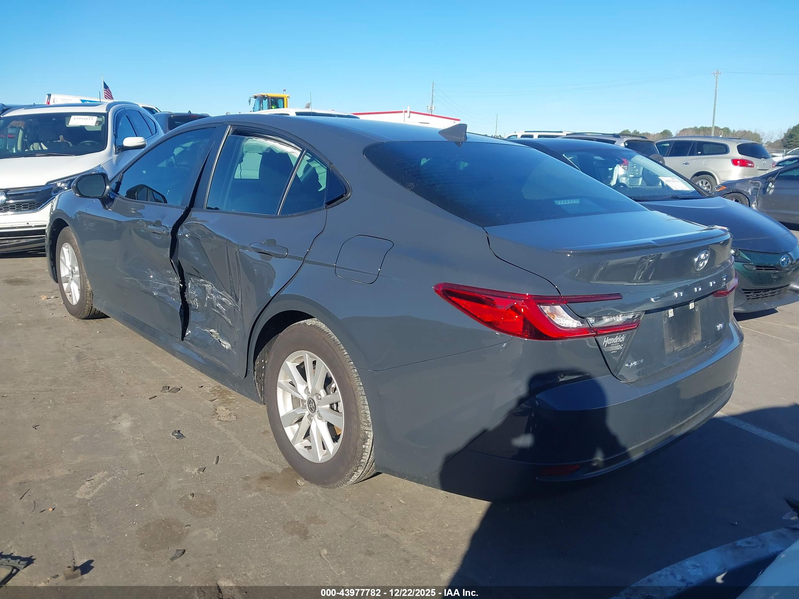 TOYOTA CAMRY image 3