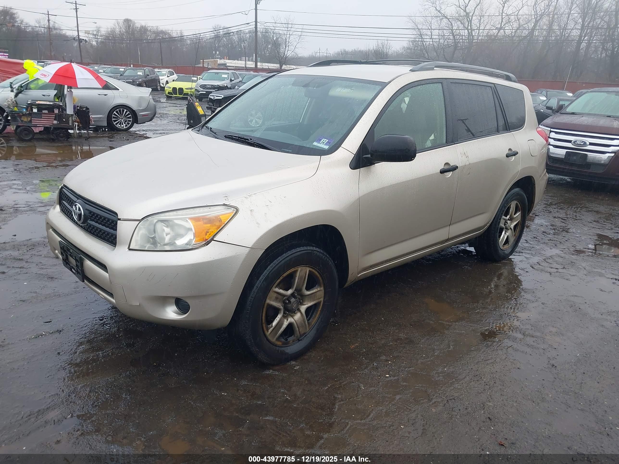 TOYOTA RAV4 image 2