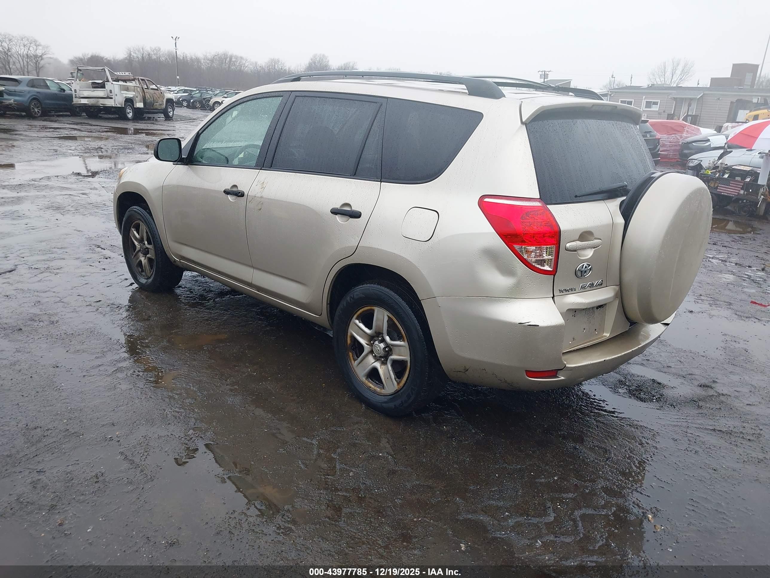TOYOTA RAV4 image 3