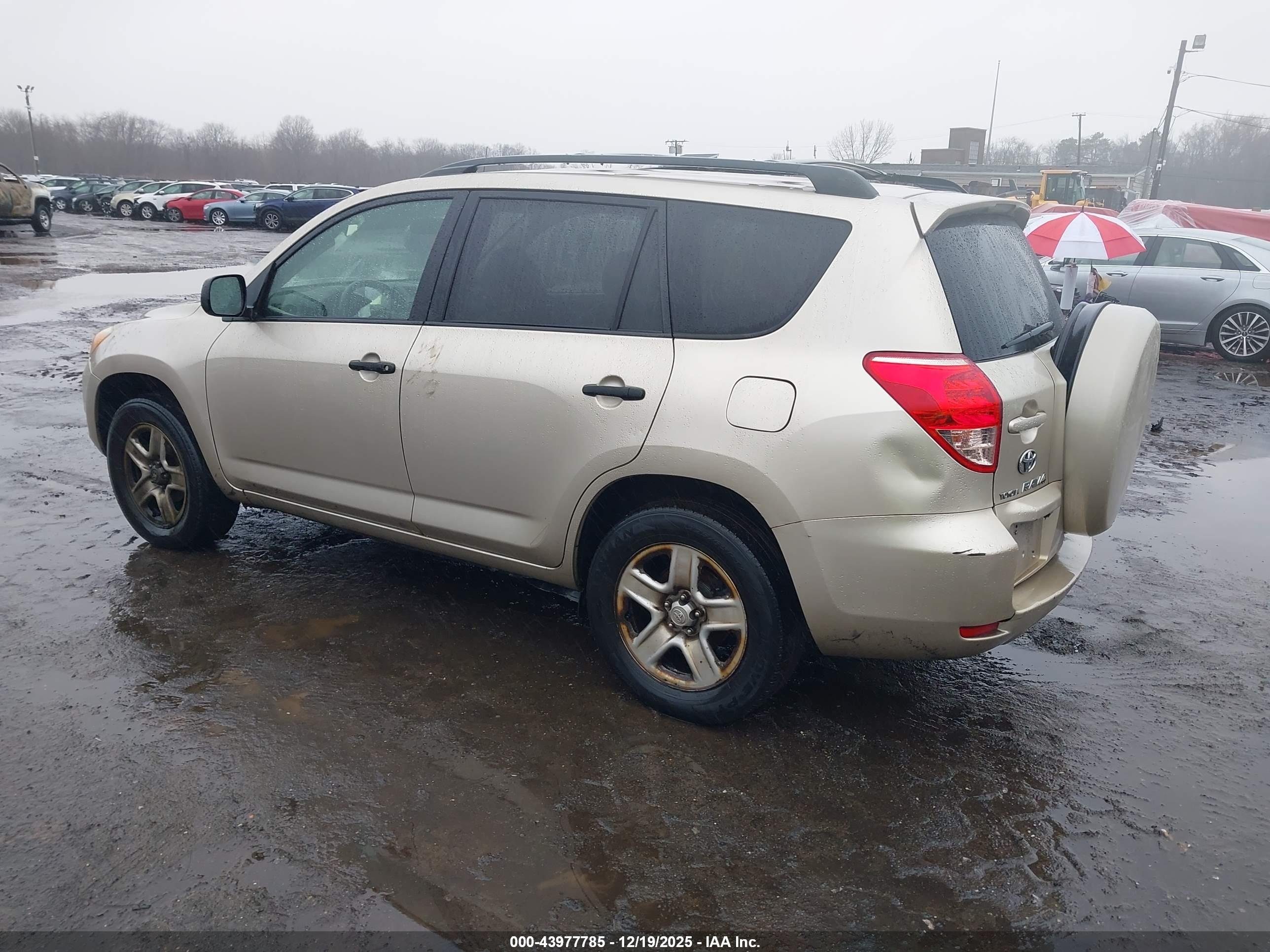 TOYOTA RAV4 image 6