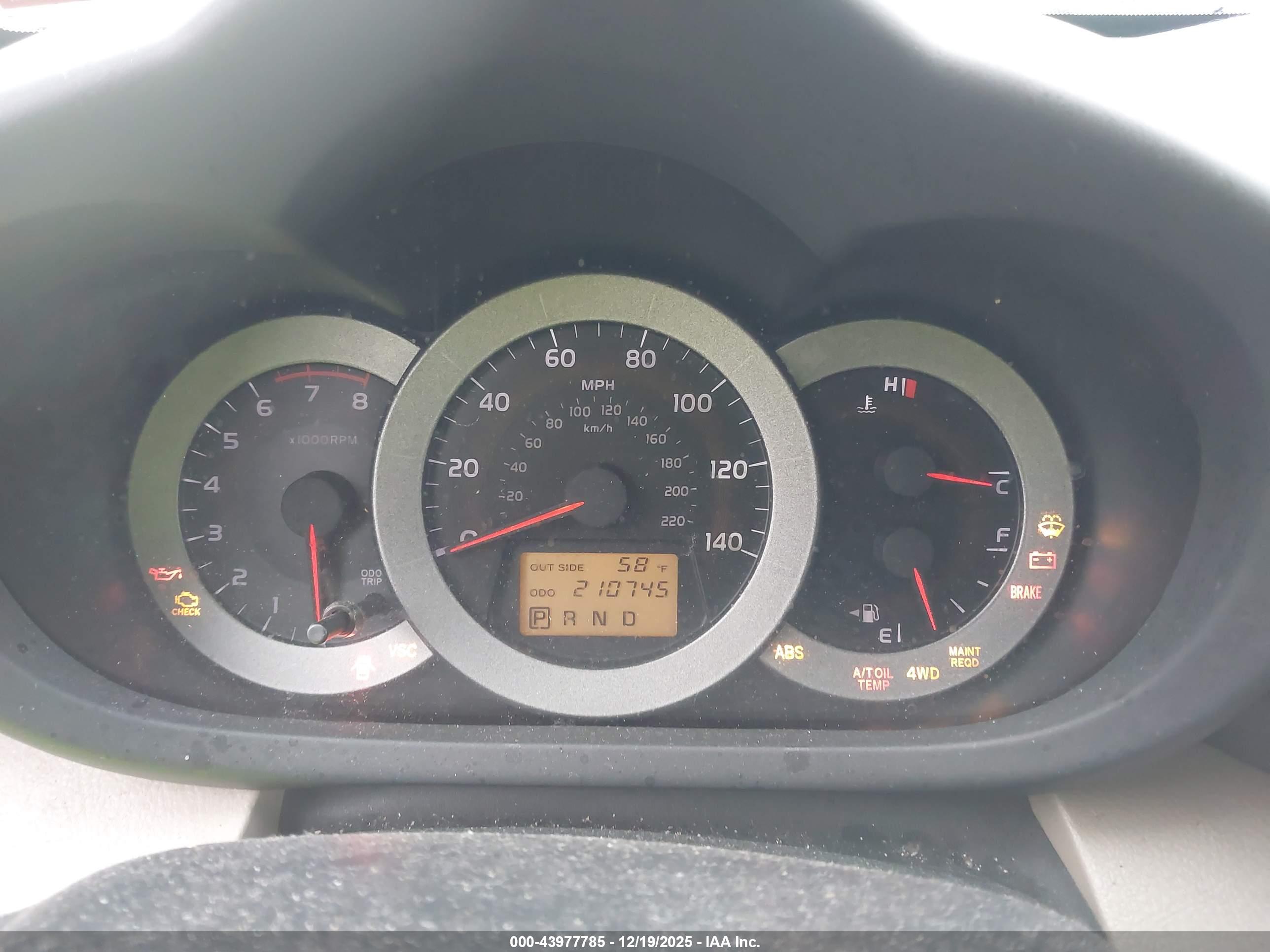 TOYOTA RAV4 image 7