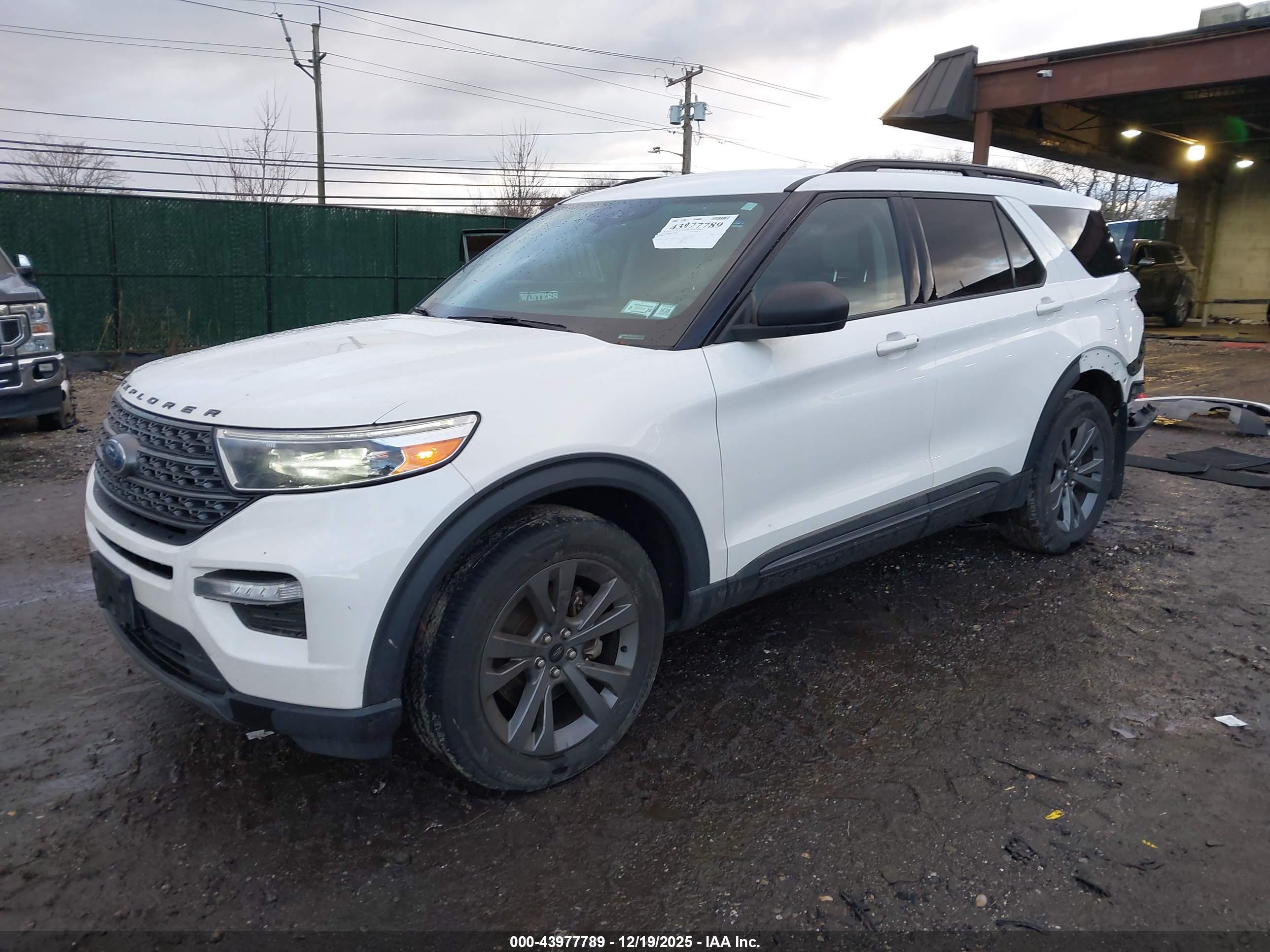 FORD EXPLORER image 2