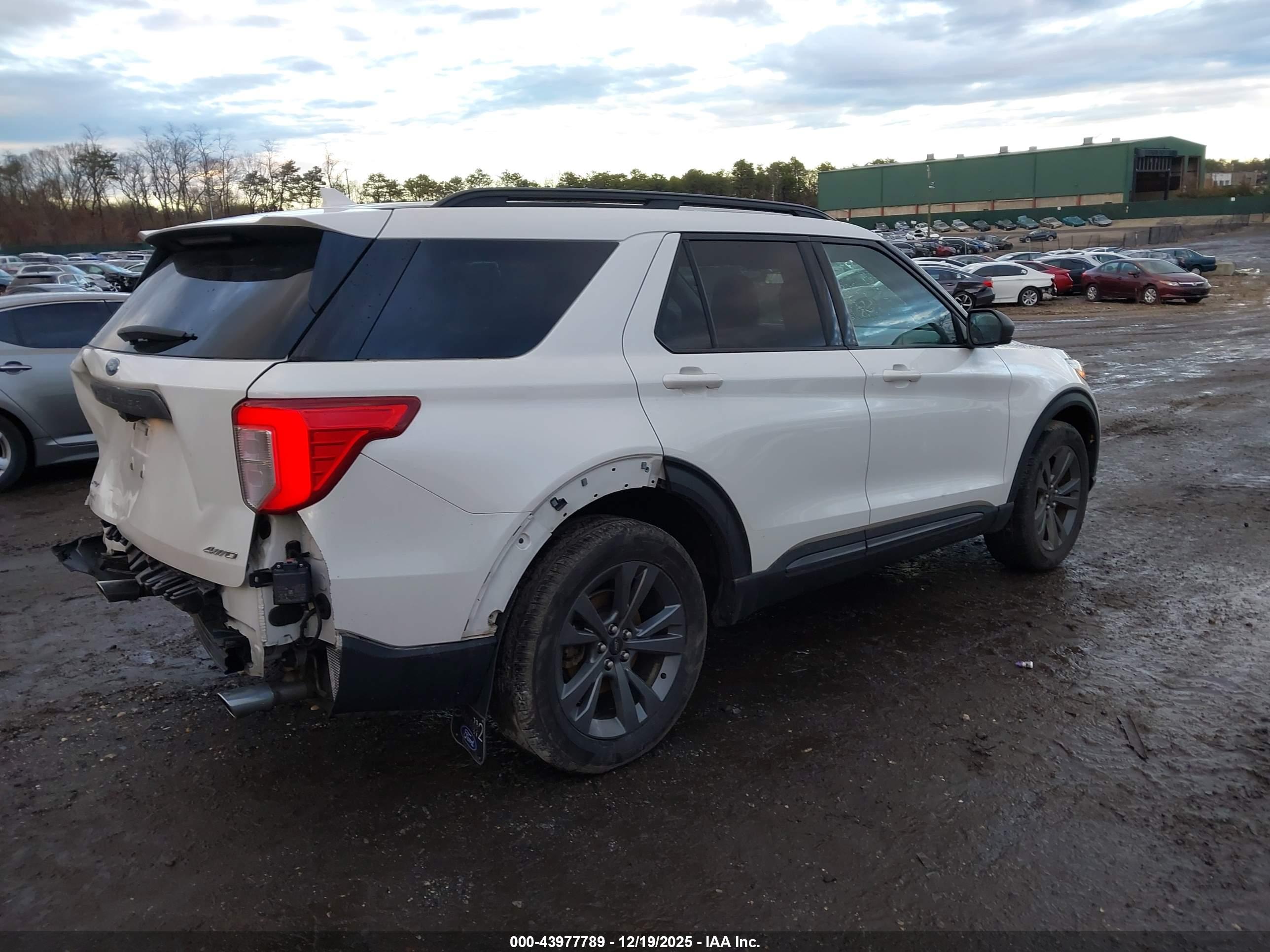 FORD EXPLORER image 4