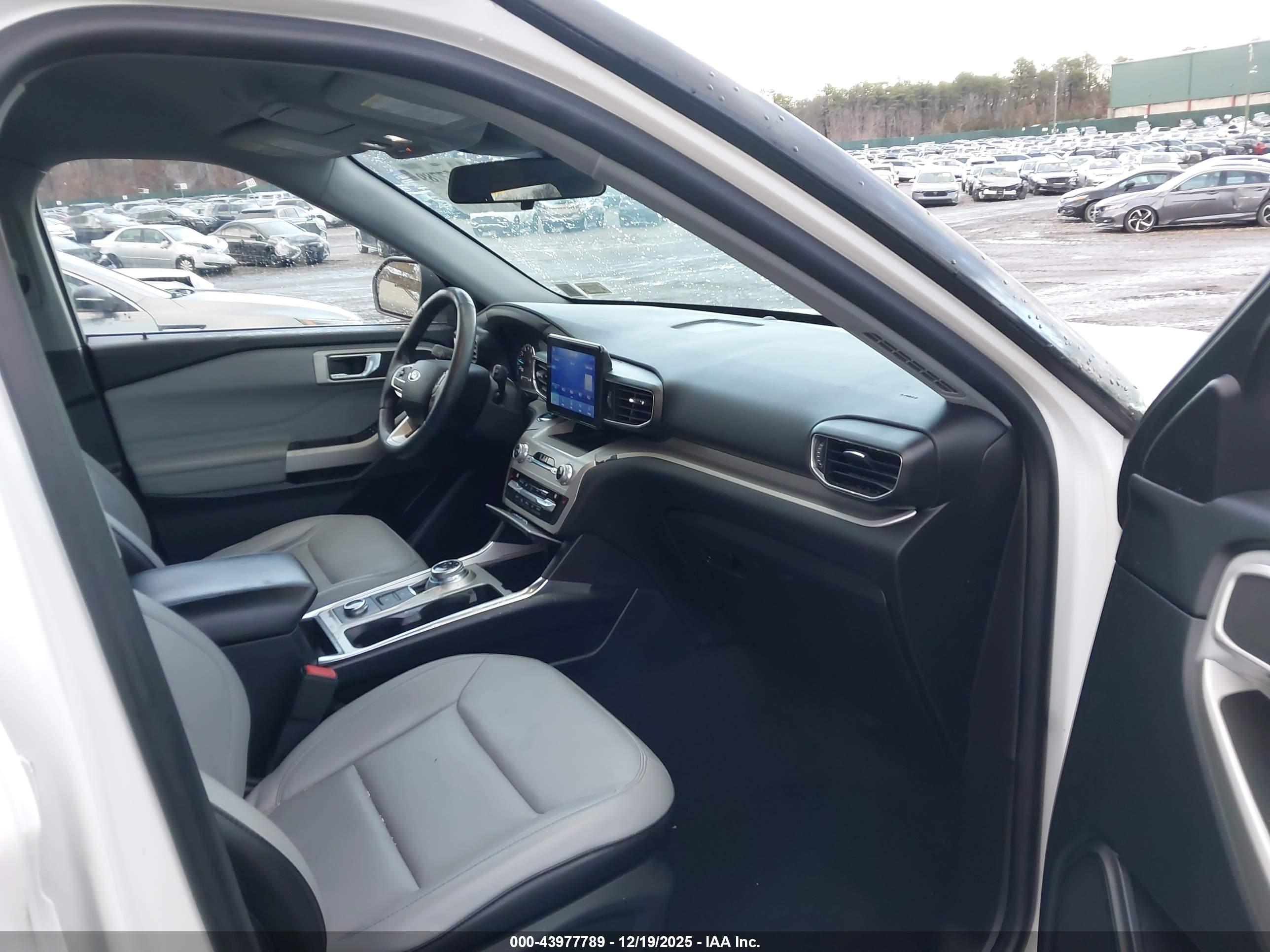FORD EXPLORER image 5