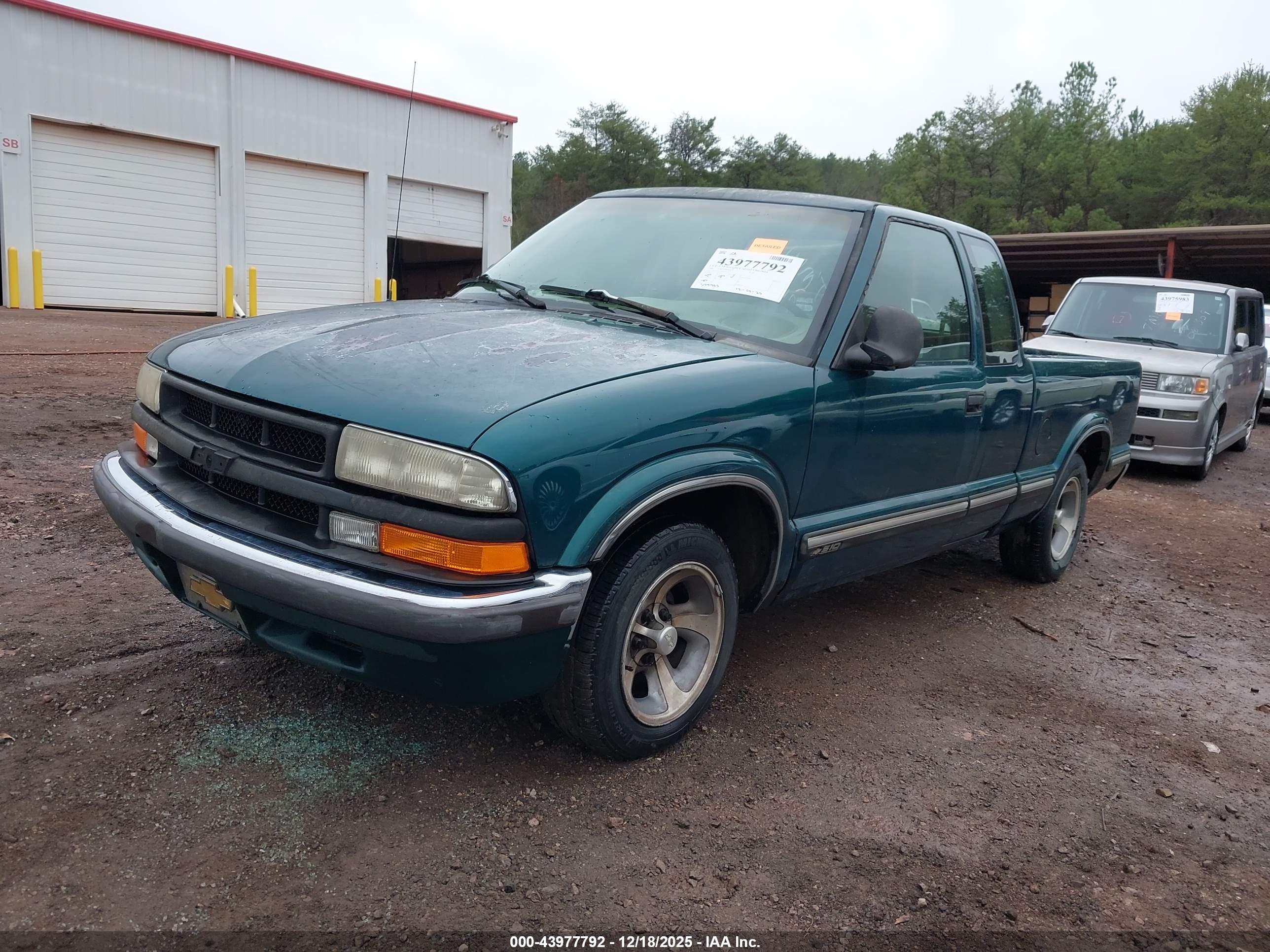 CHEVROLET S-10 image 2