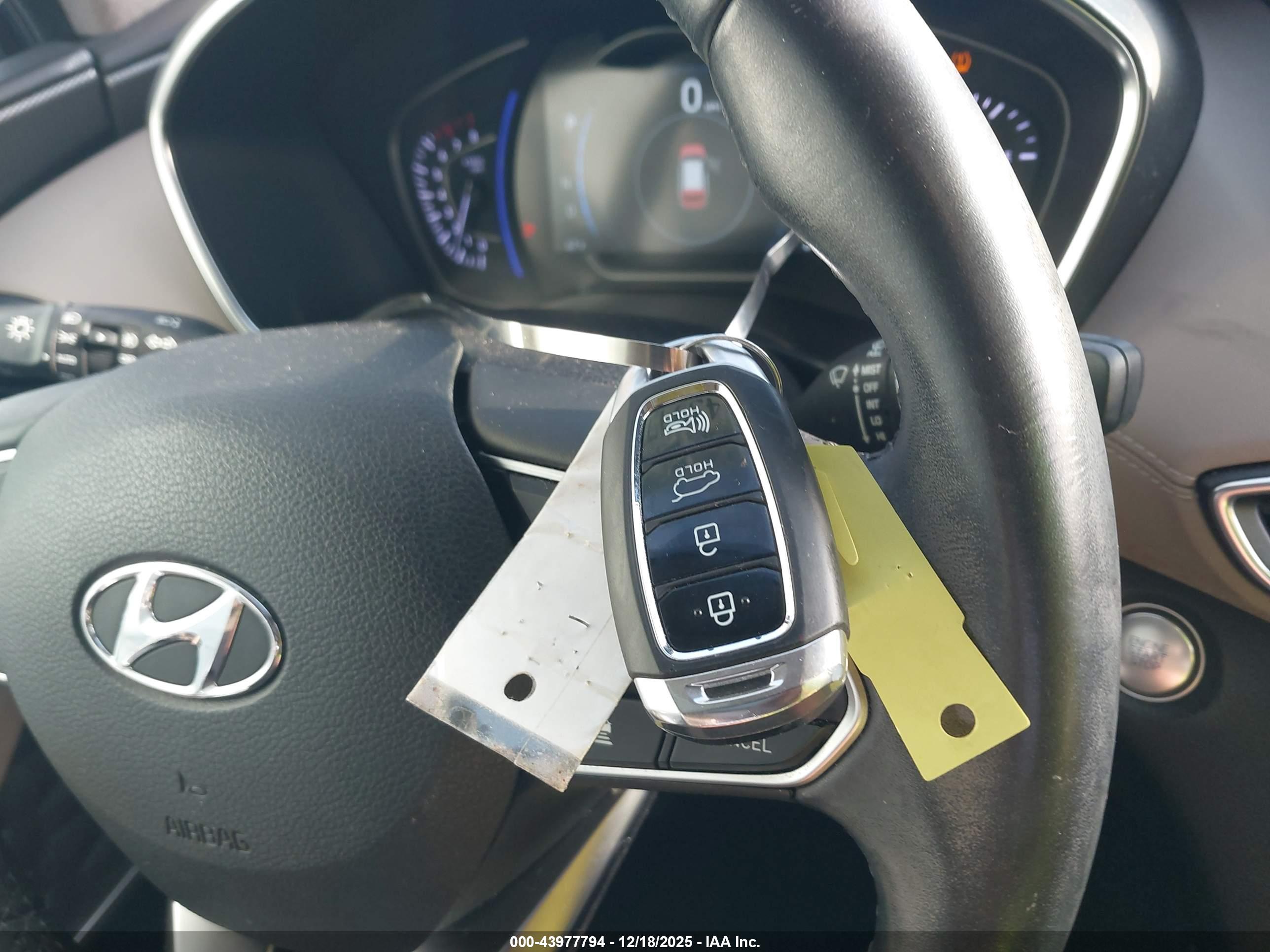 HYUNDAI SANTA image 11