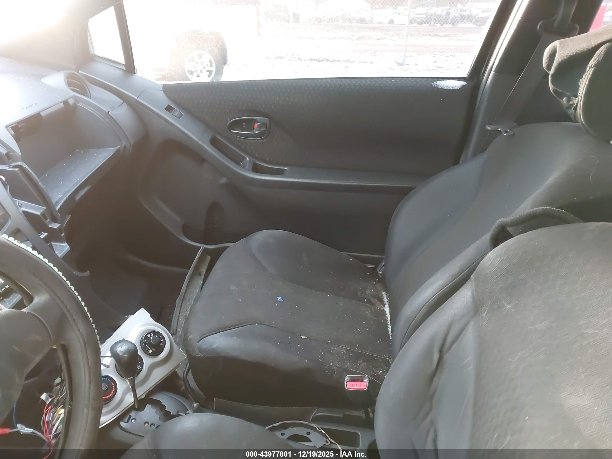 TOYOTA YARIS image 5