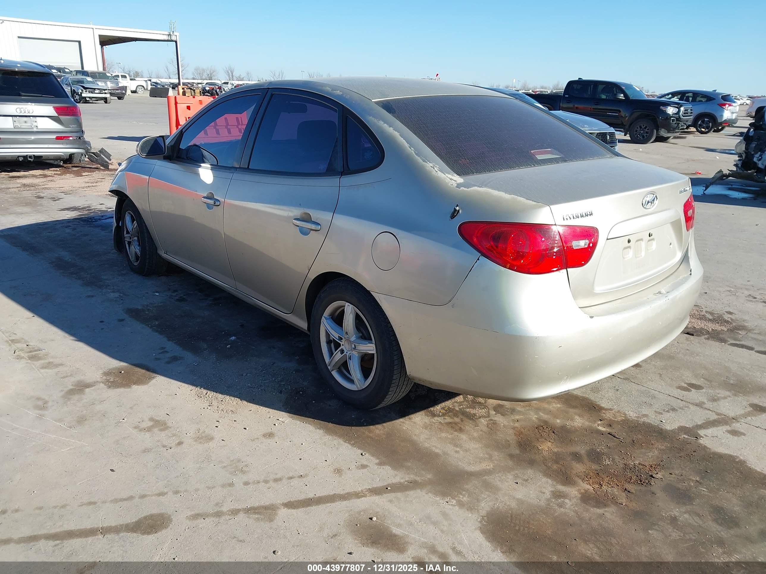 HYUNDAI ELANTRA image 3