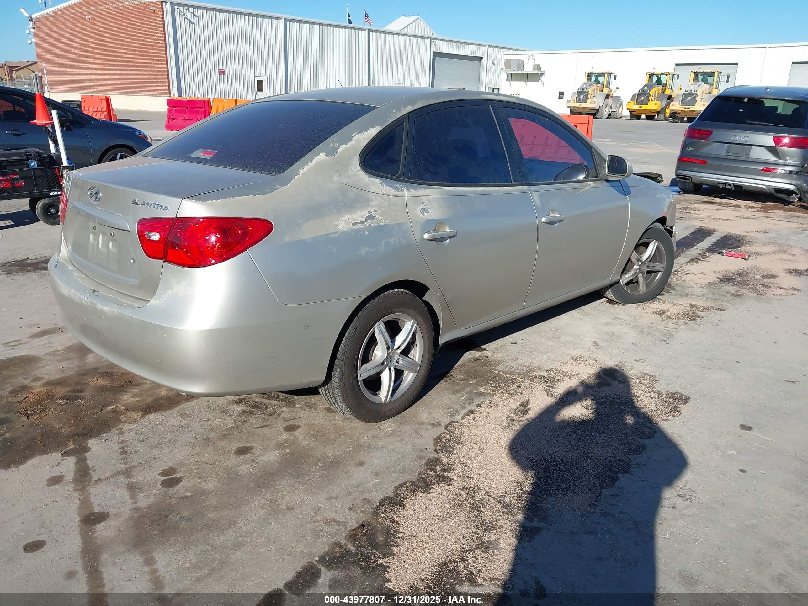 HYUNDAI ELANTRA image 4