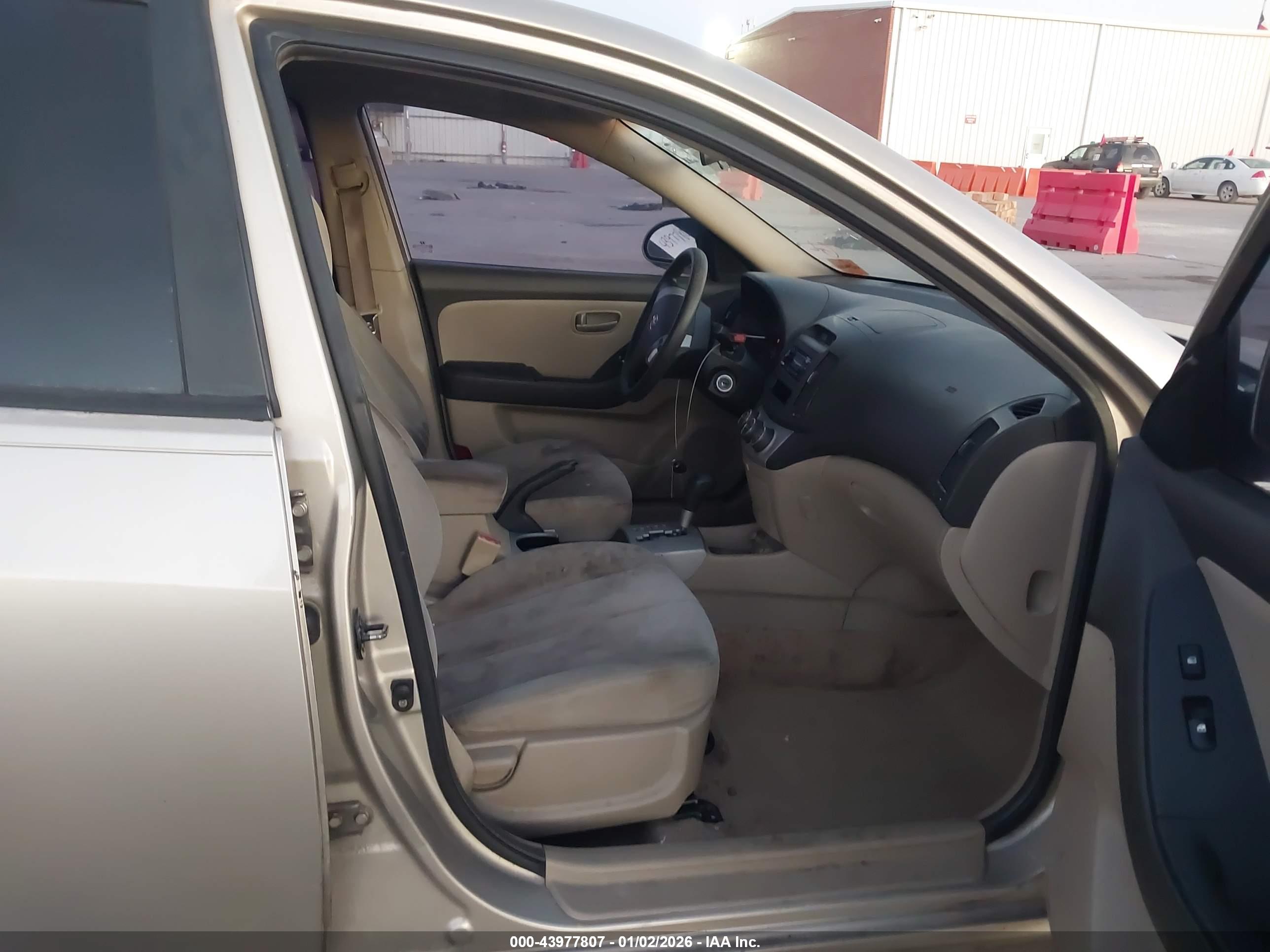 HYUNDAI ELANTRA image 5