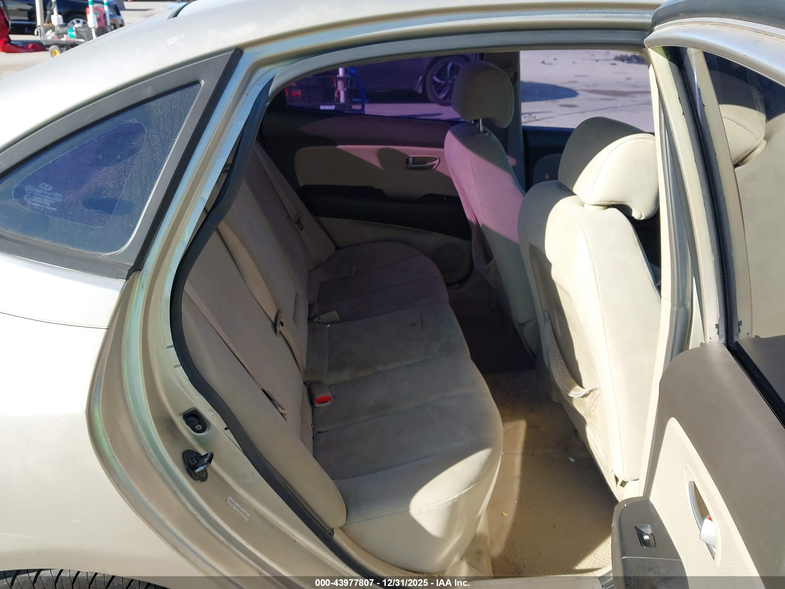 HYUNDAI ELANTRA image 8