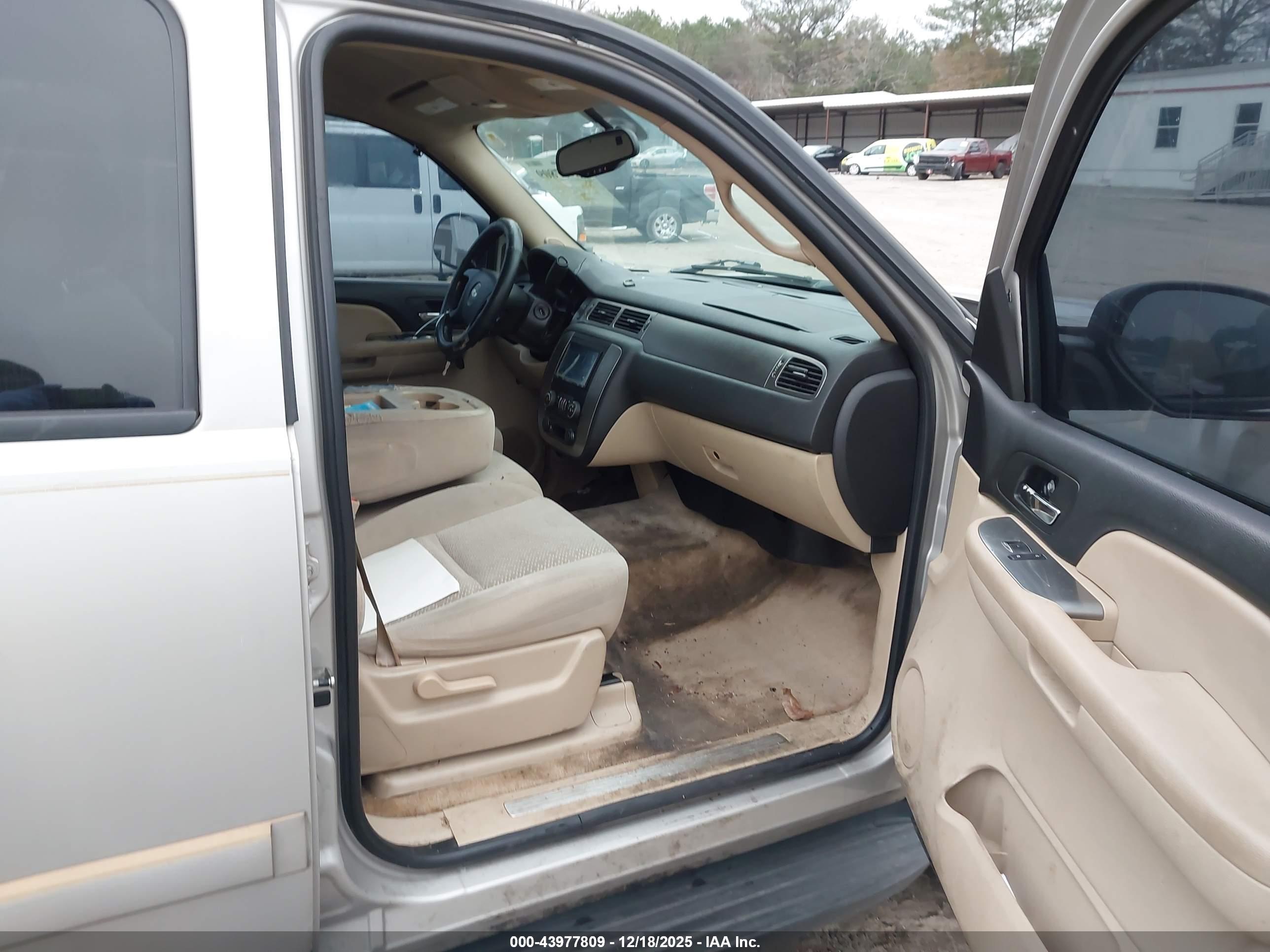 CHEVROLET TAHOE image 5