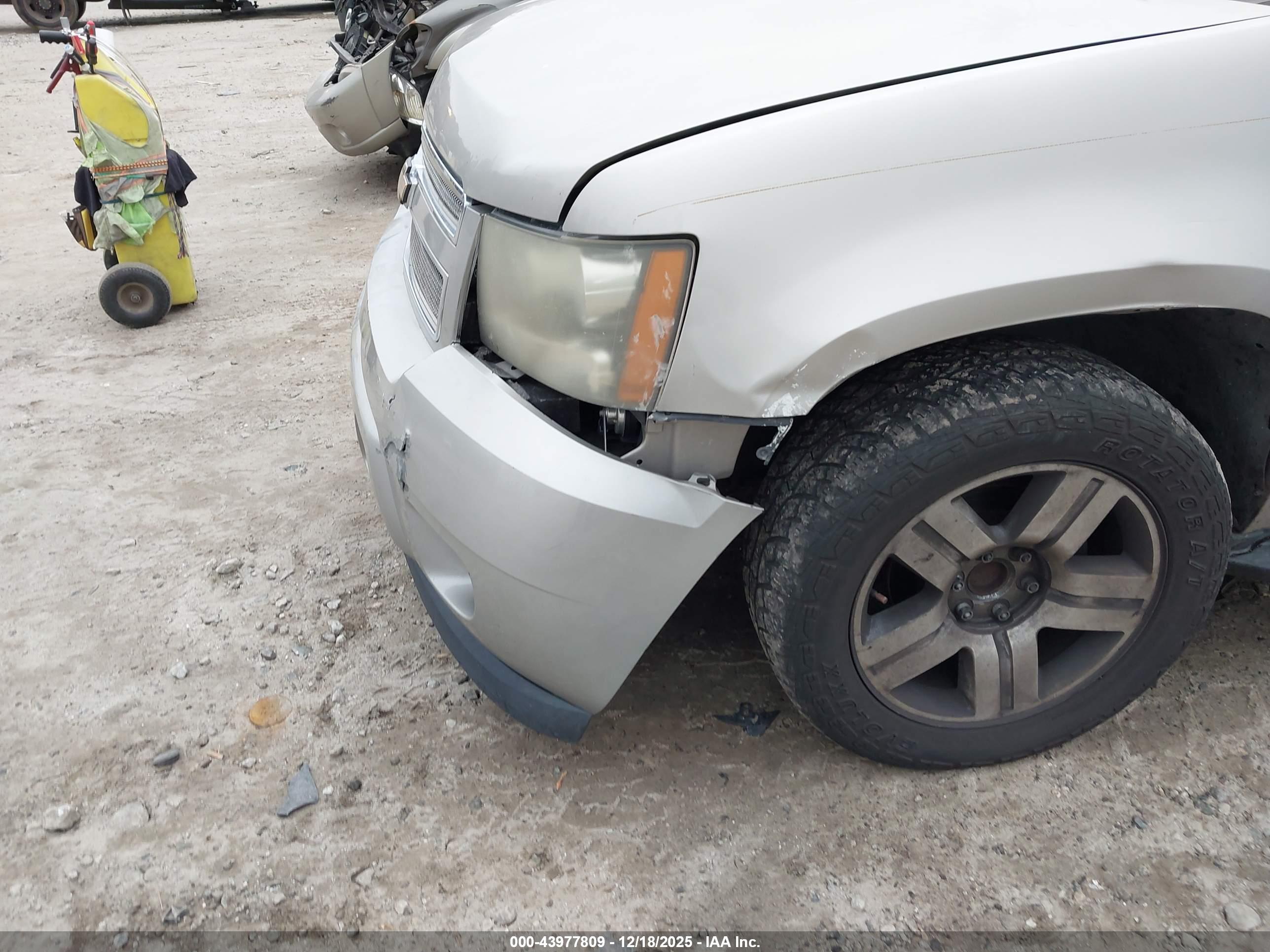 CHEVROLET TAHOE image 6