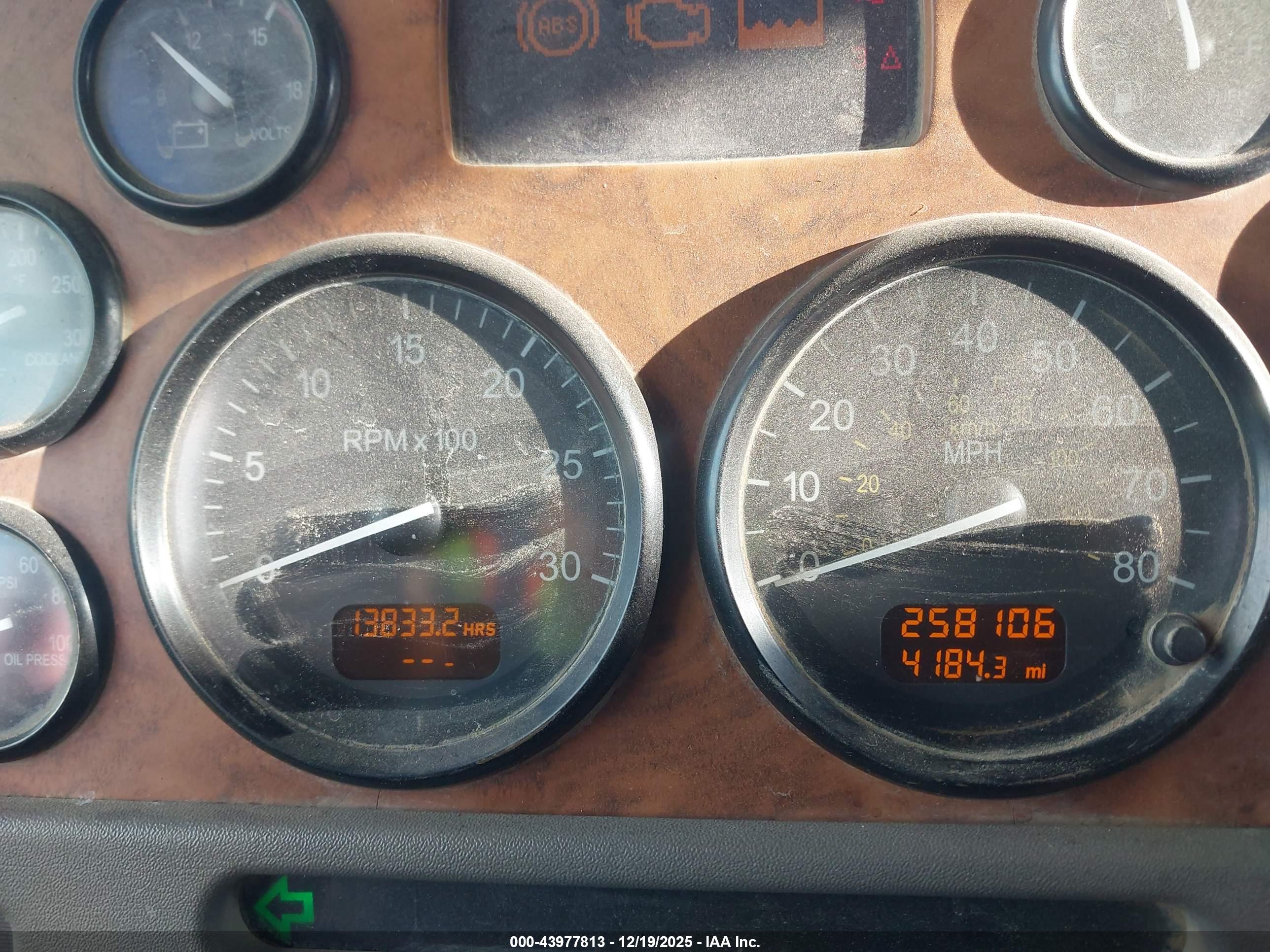 PETERBILT 365 image 6