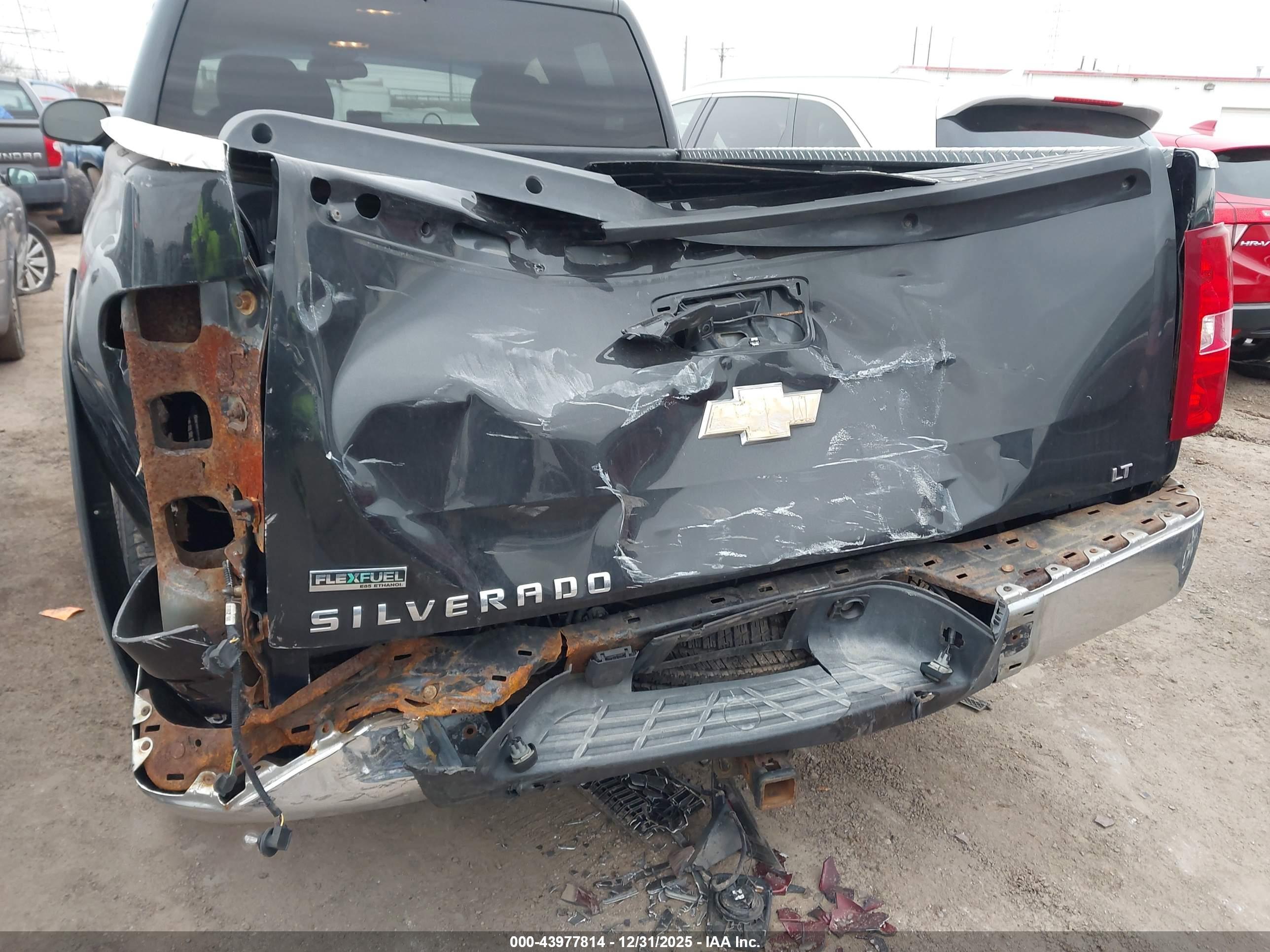 CHEVROLET SILVERADO image 6