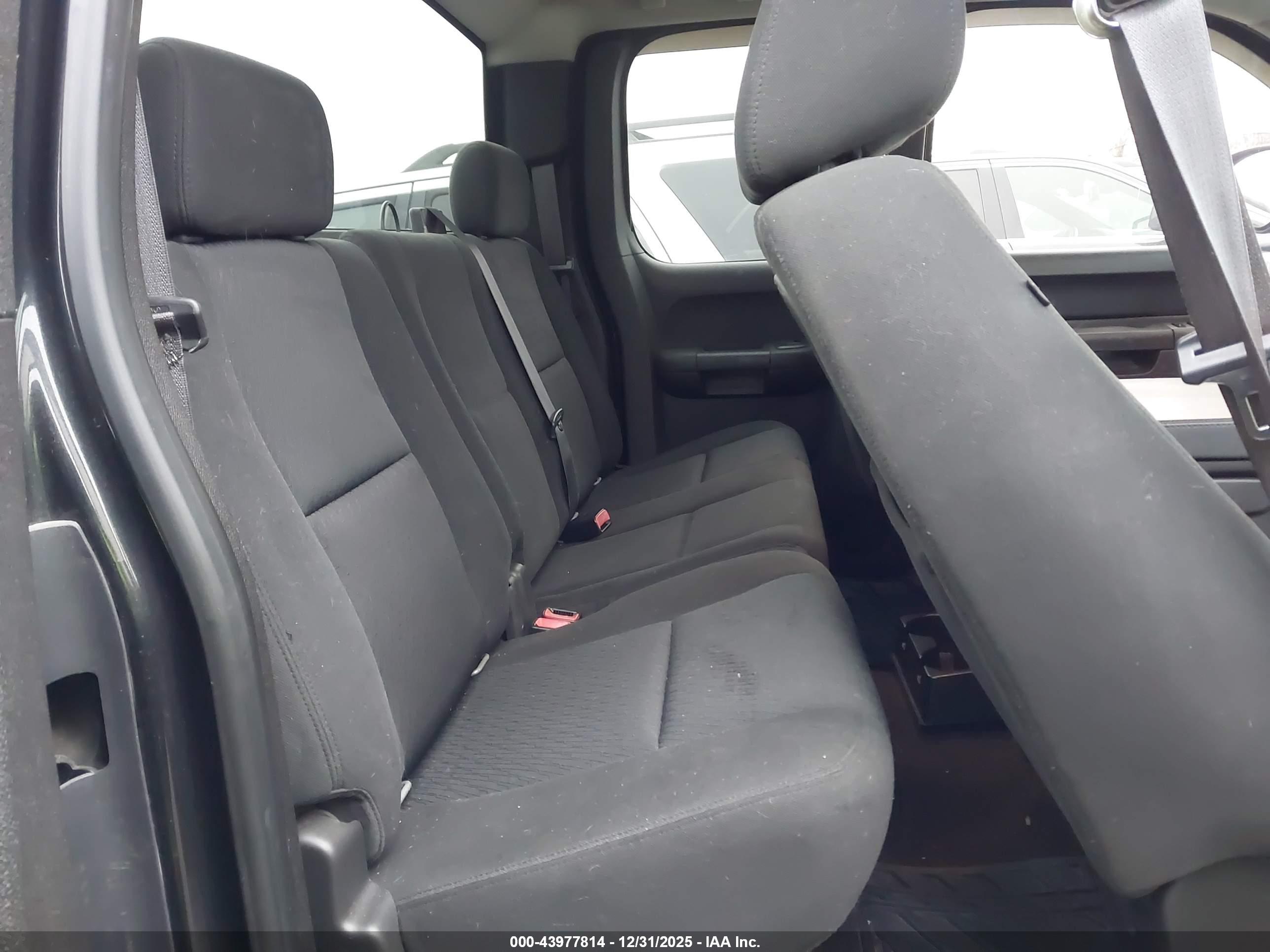 CHEVROLET SILVERADO image 8