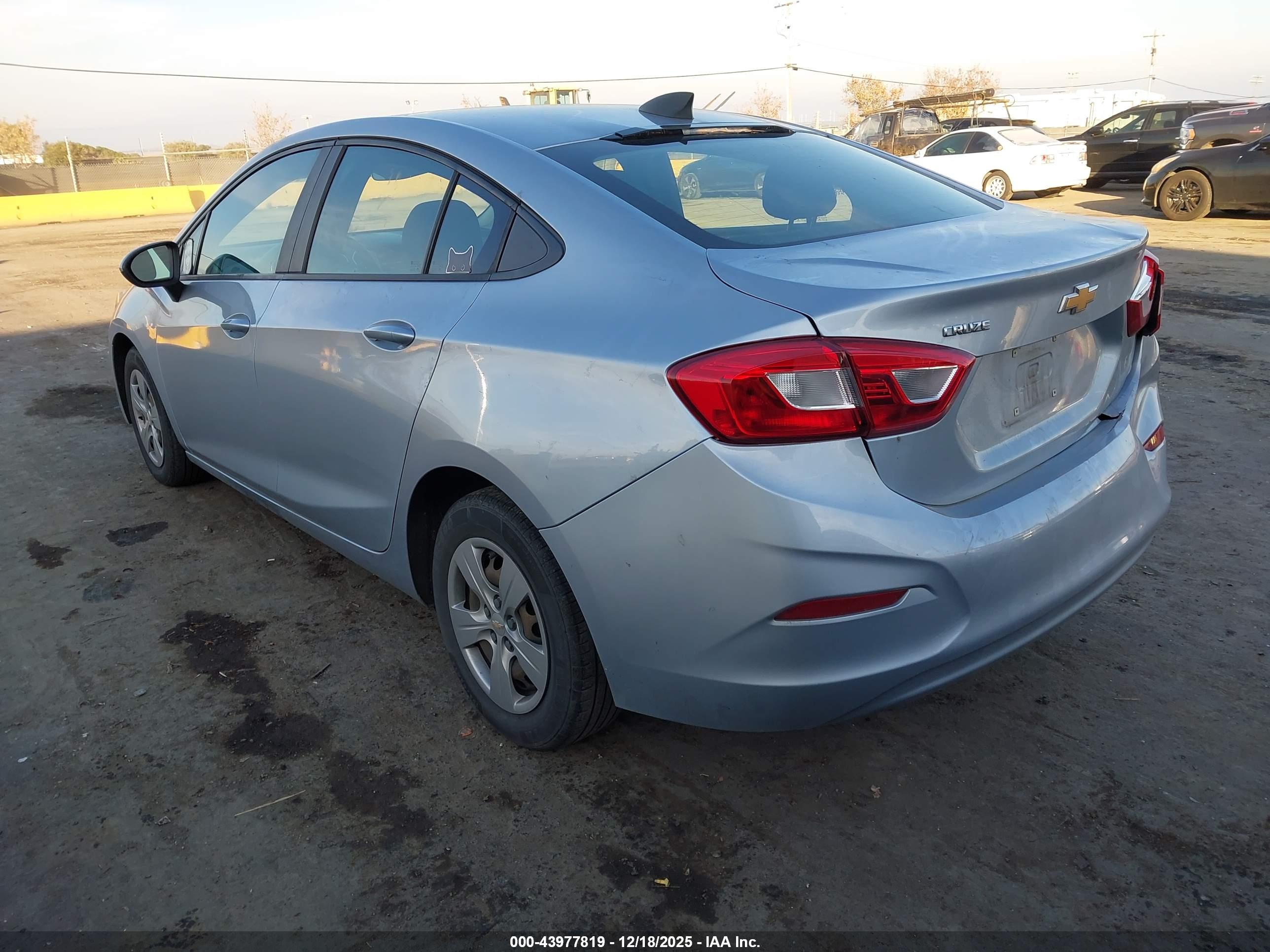 CHEVROLET CRUZE image 3