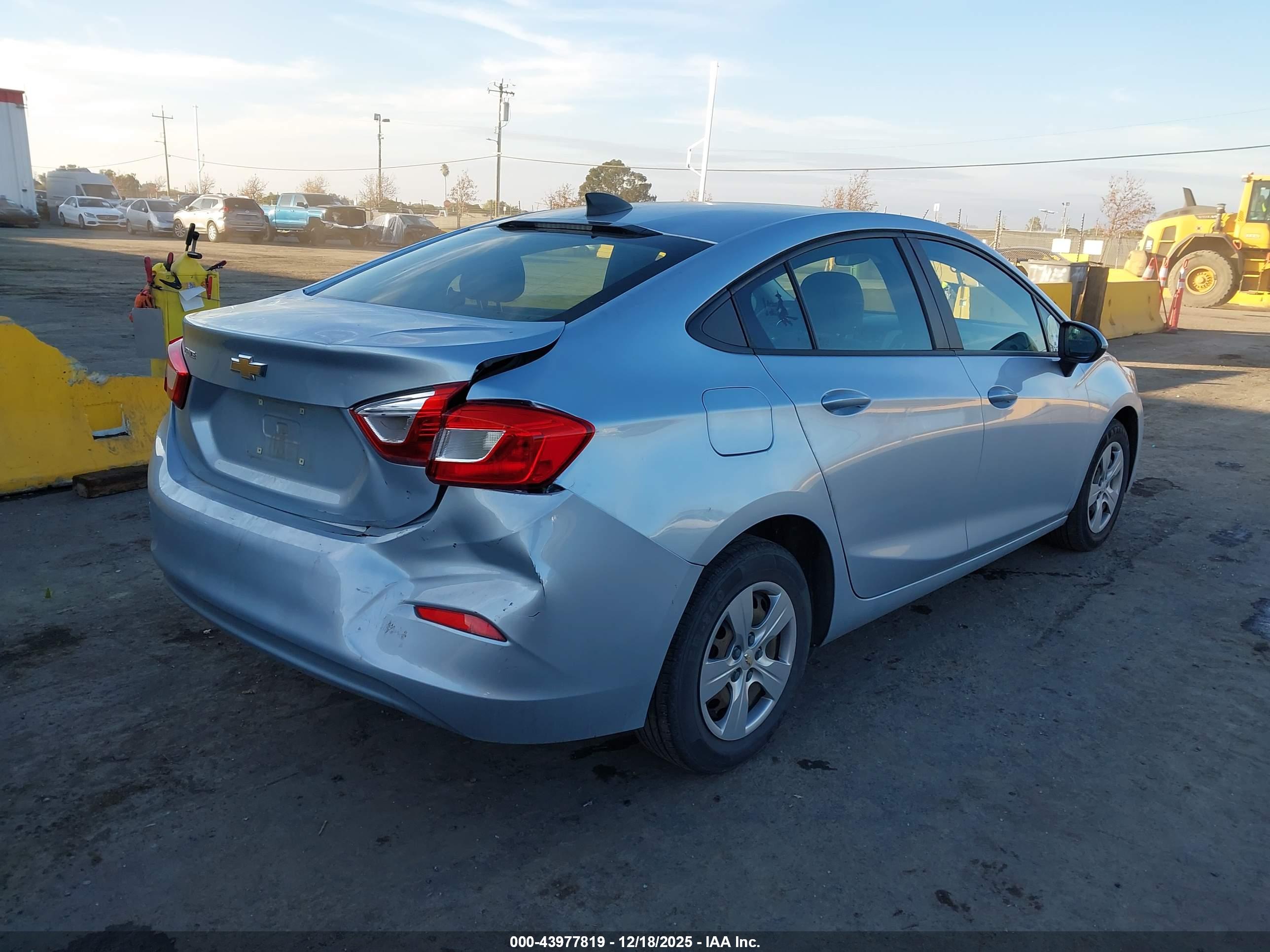 CHEVROLET CRUZE image 4