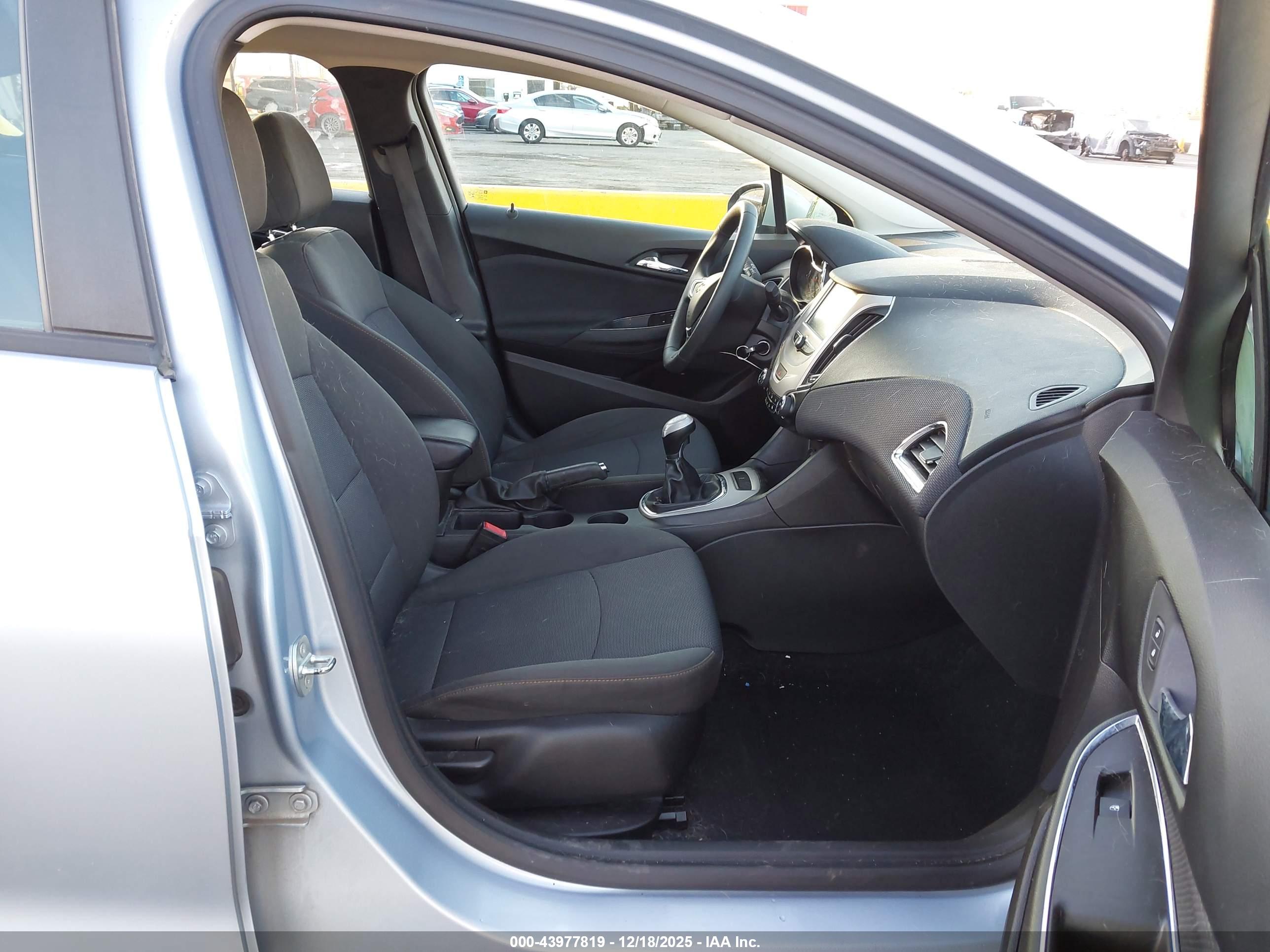 CHEVROLET CRUZE image 5