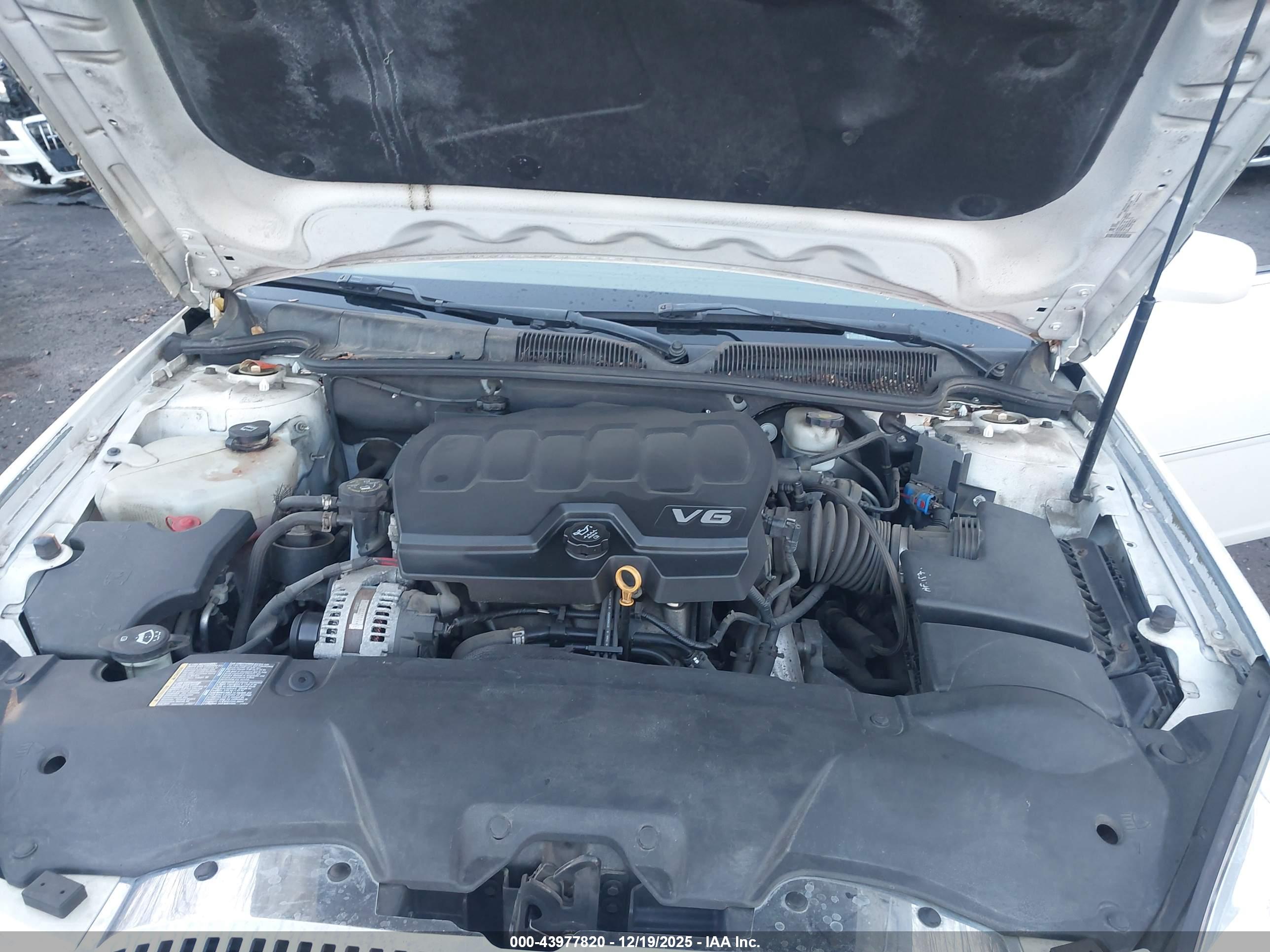 BUICK LUCERNE image 10